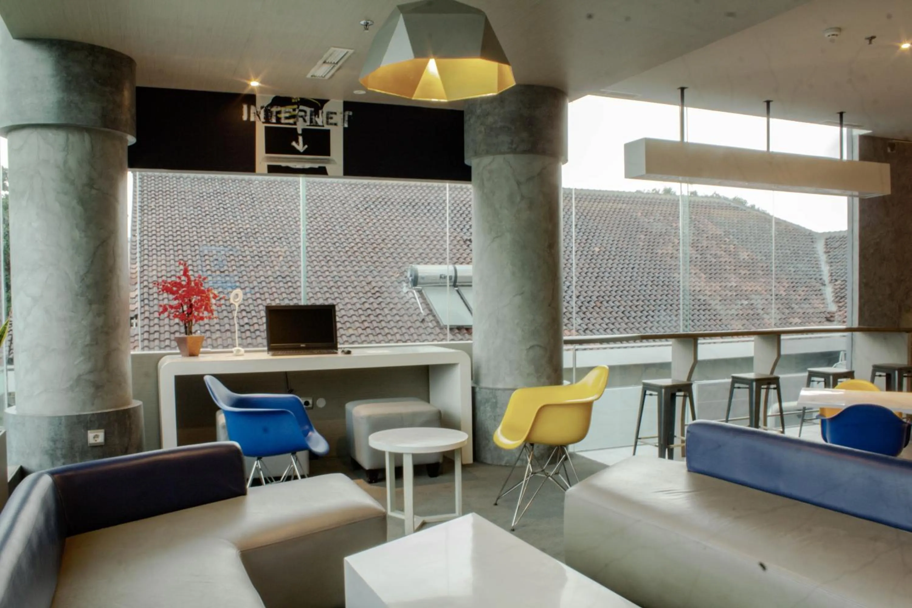 Seating area in MD 7 Hotel Cirebon