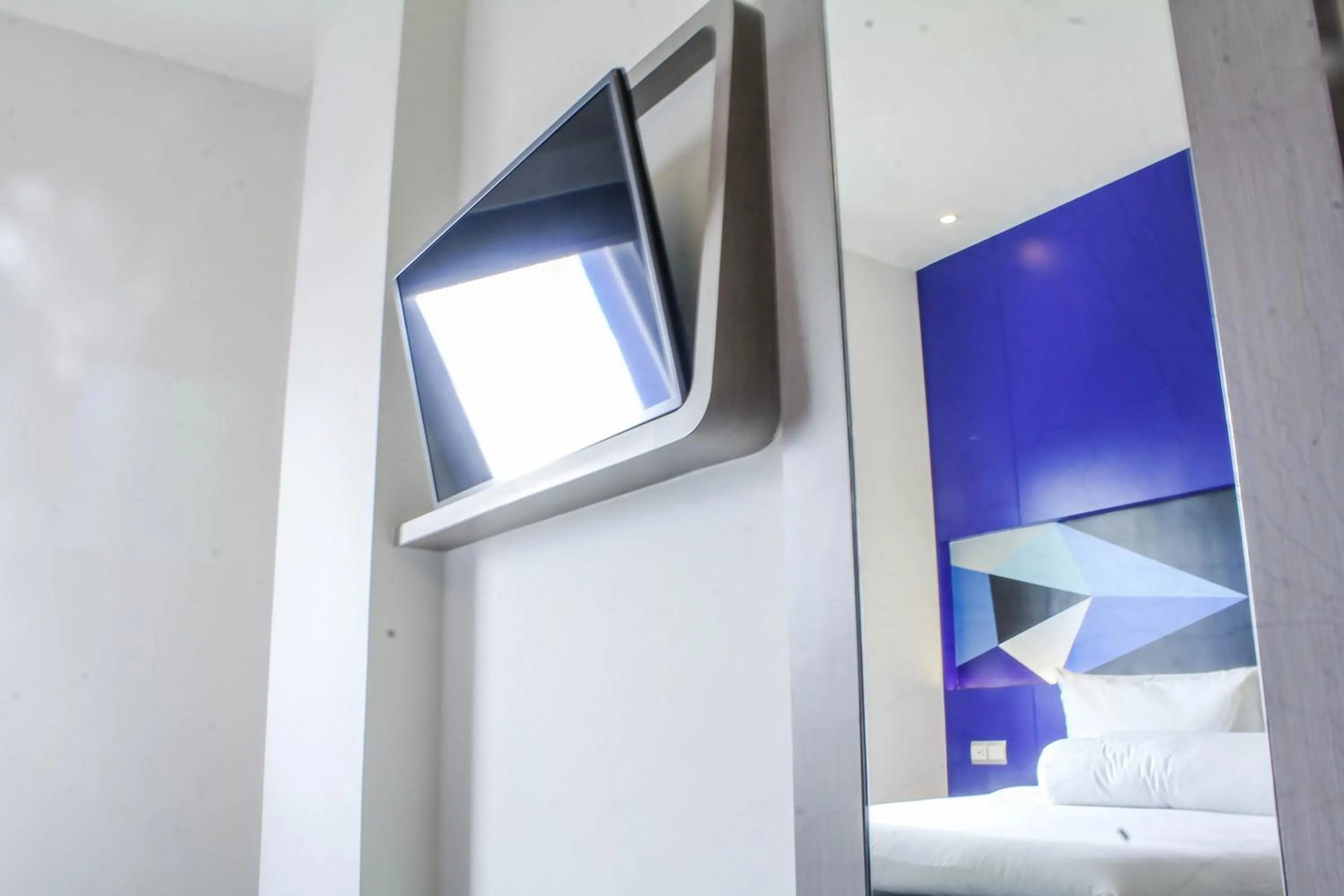 TV and multimedia, Bed in MD 7 Hotel Cirebon