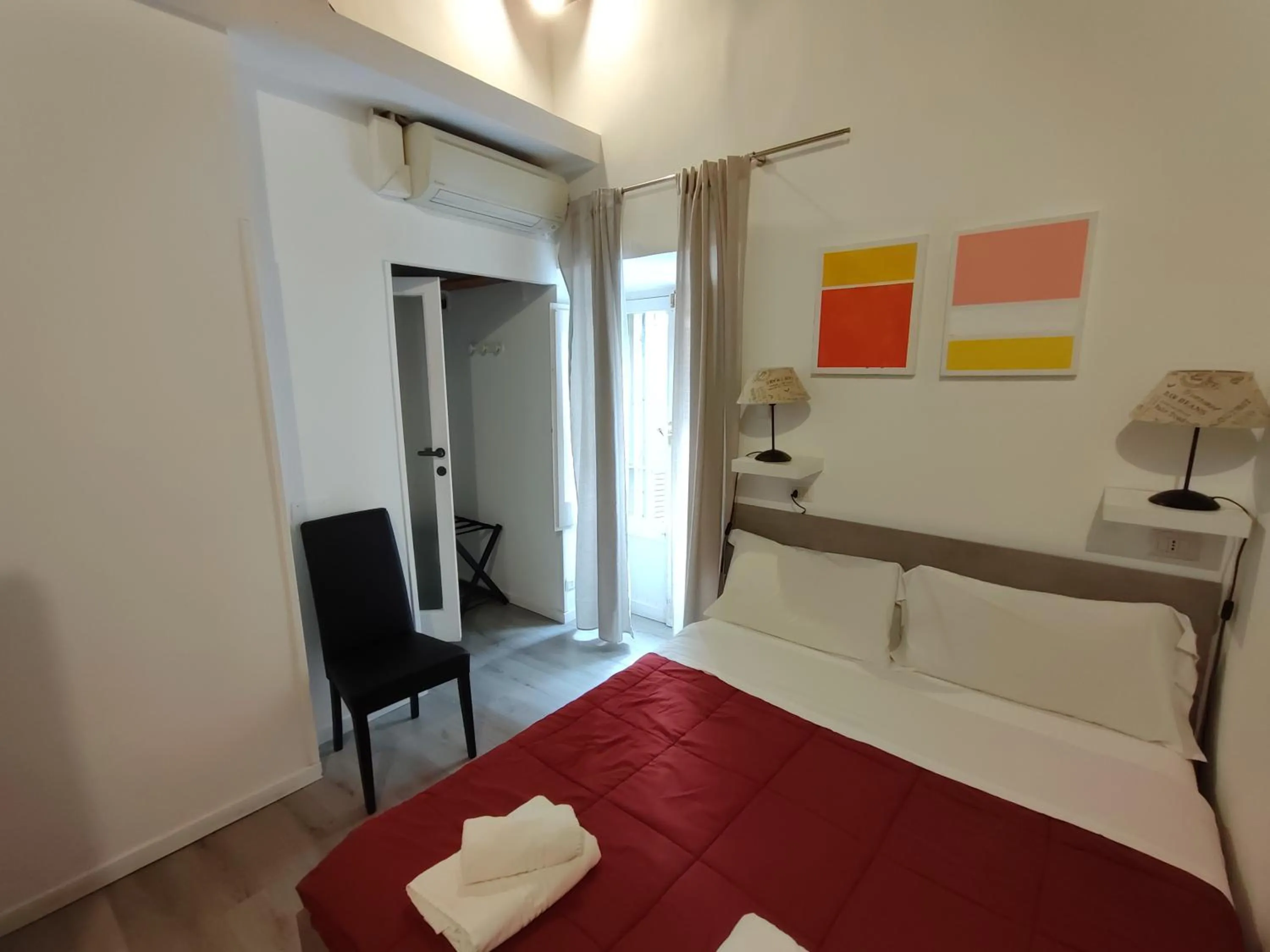 Bed in Giubbonari Street