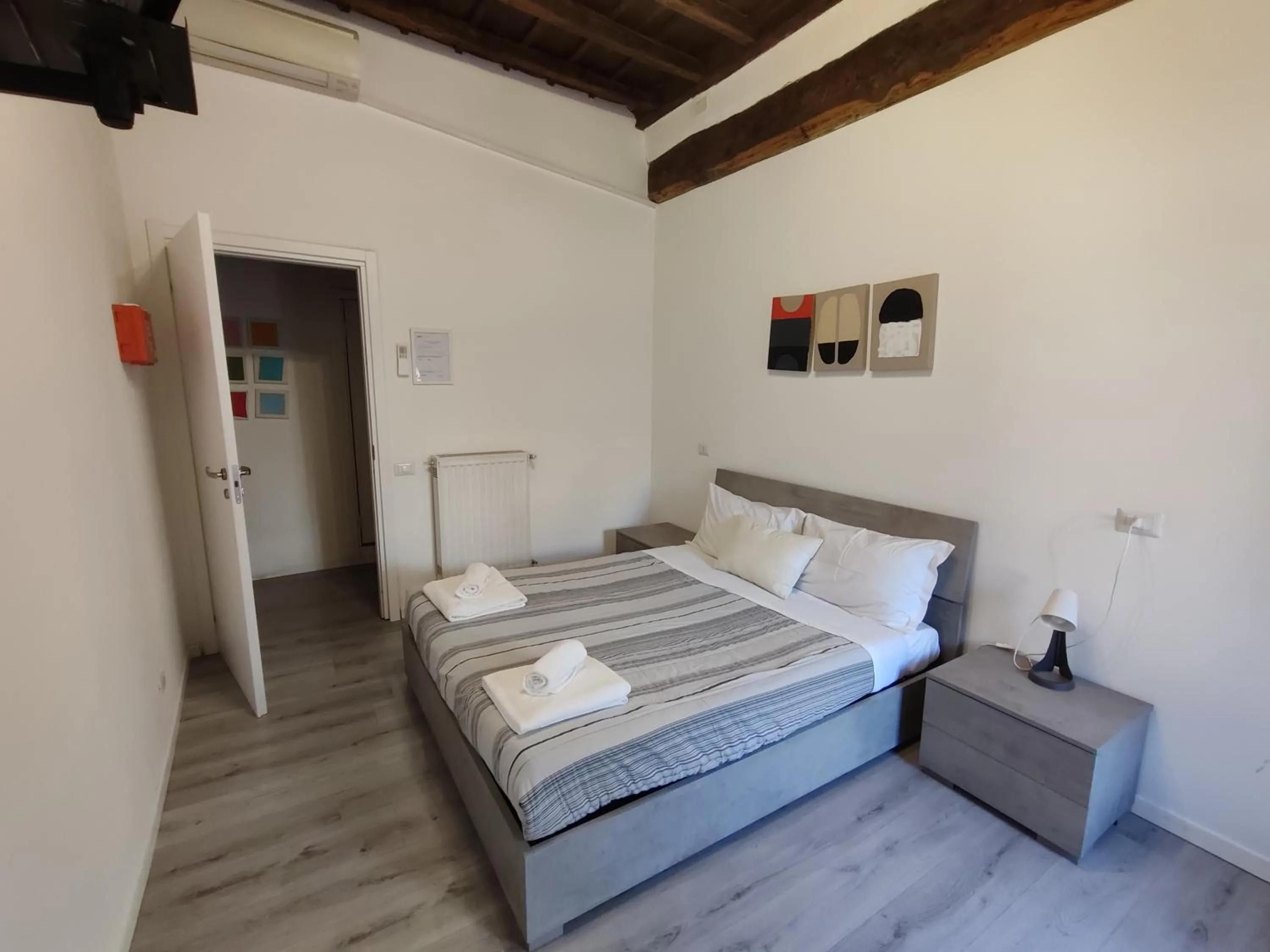 Bed in Giubbonari Street