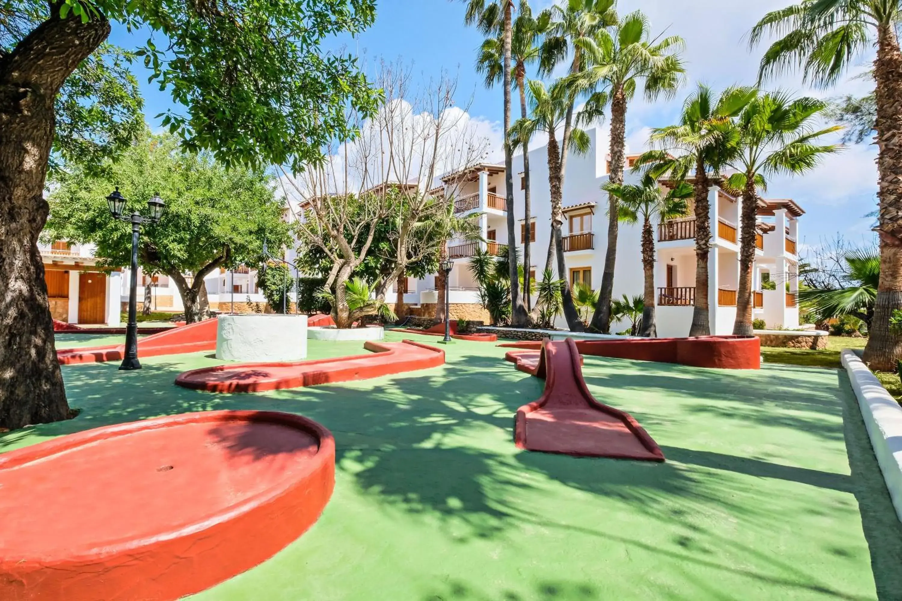 Property building in azuLine Apartamentos Can Sanso Property building in azuLine Apartamentos Can Sanso