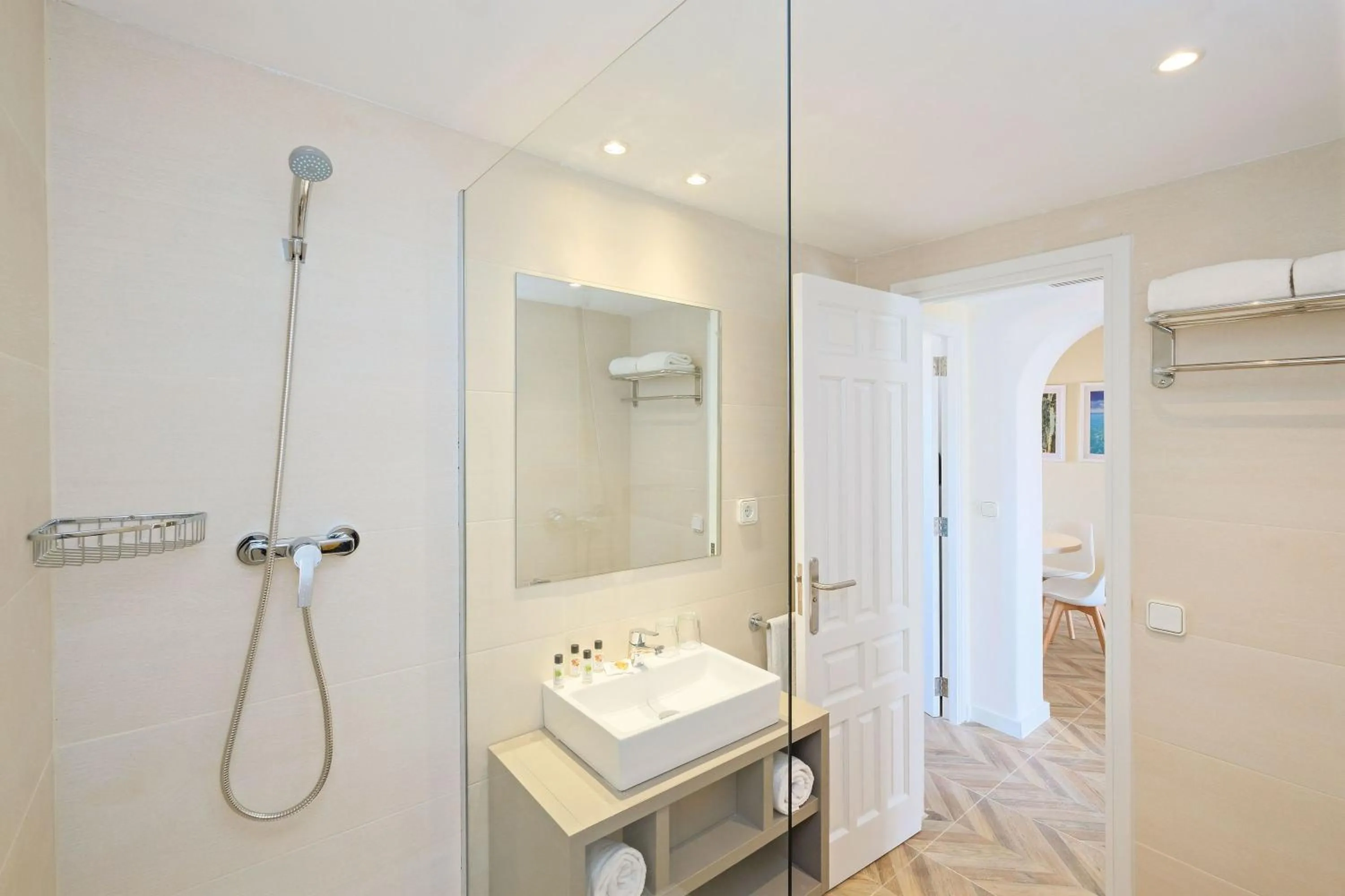 Bathroom in azuLine Apartamentos Can Sanso