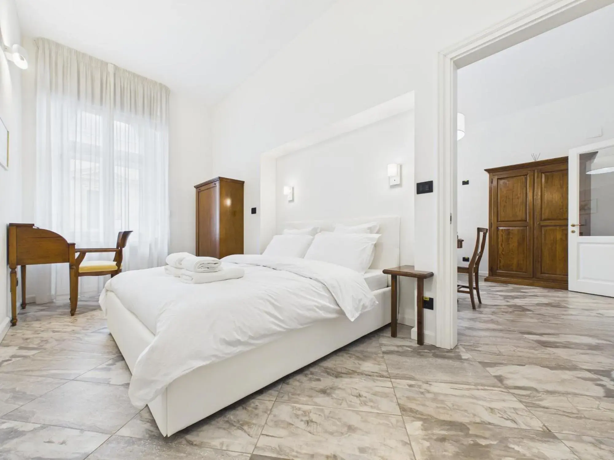 One-Bedroom Deluxe Apartment in Apart No 6 One-Bedroom Deluxe Apartment in Apart No 6