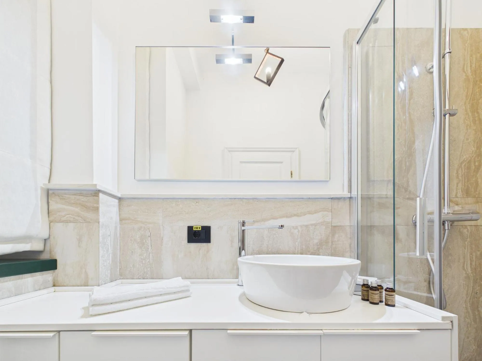 Shower in Apart No 6