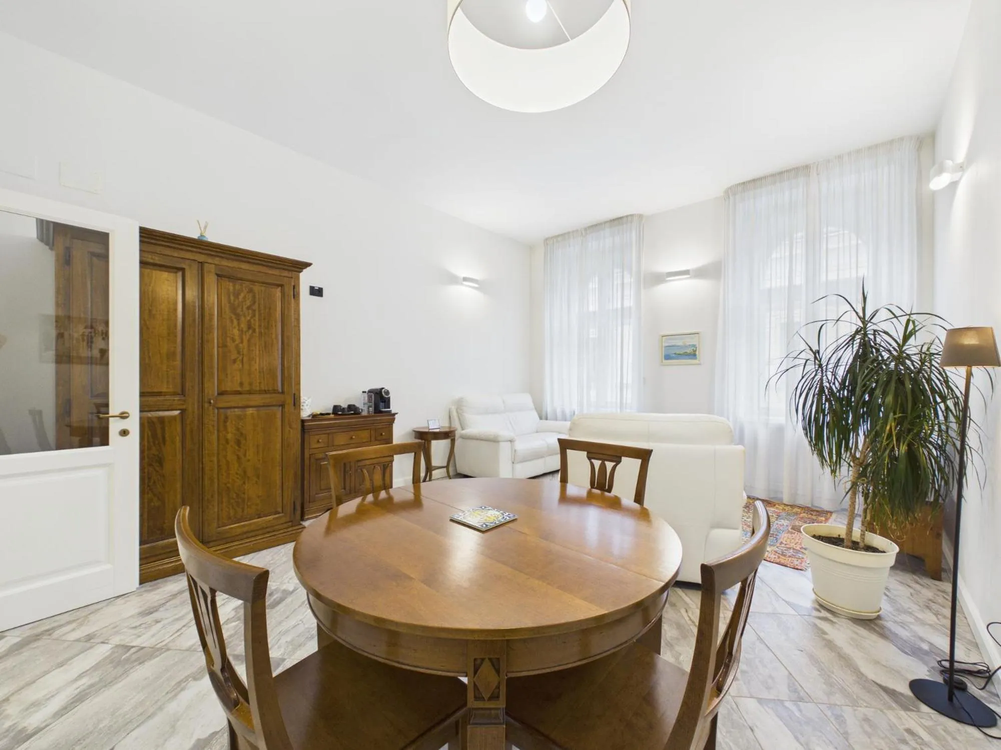 Dining area in Apart No 6