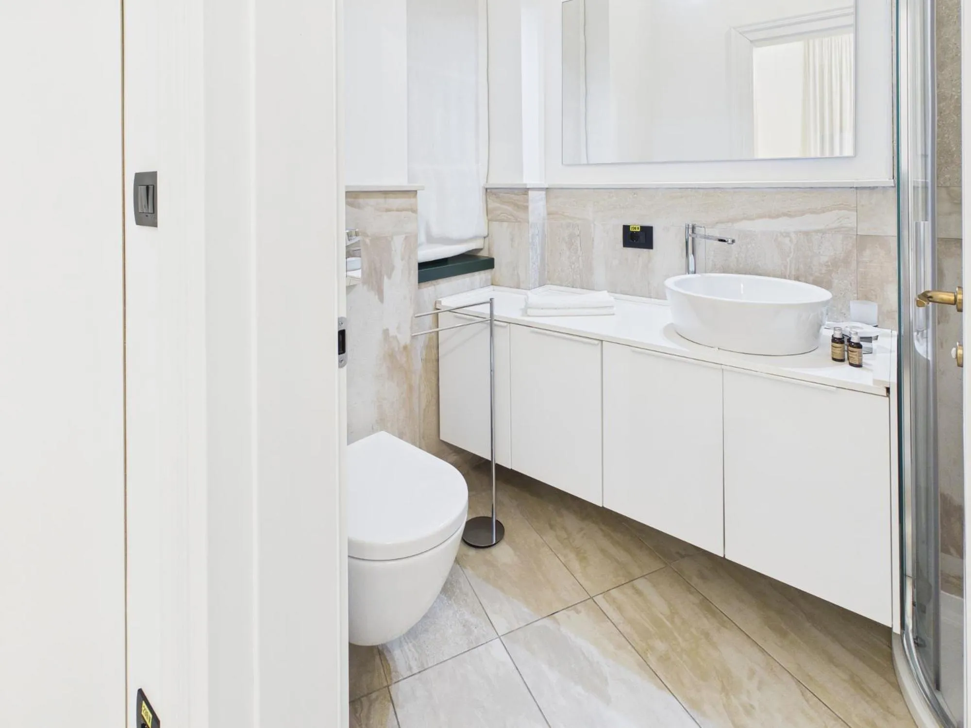 Toilet in Apart No 6