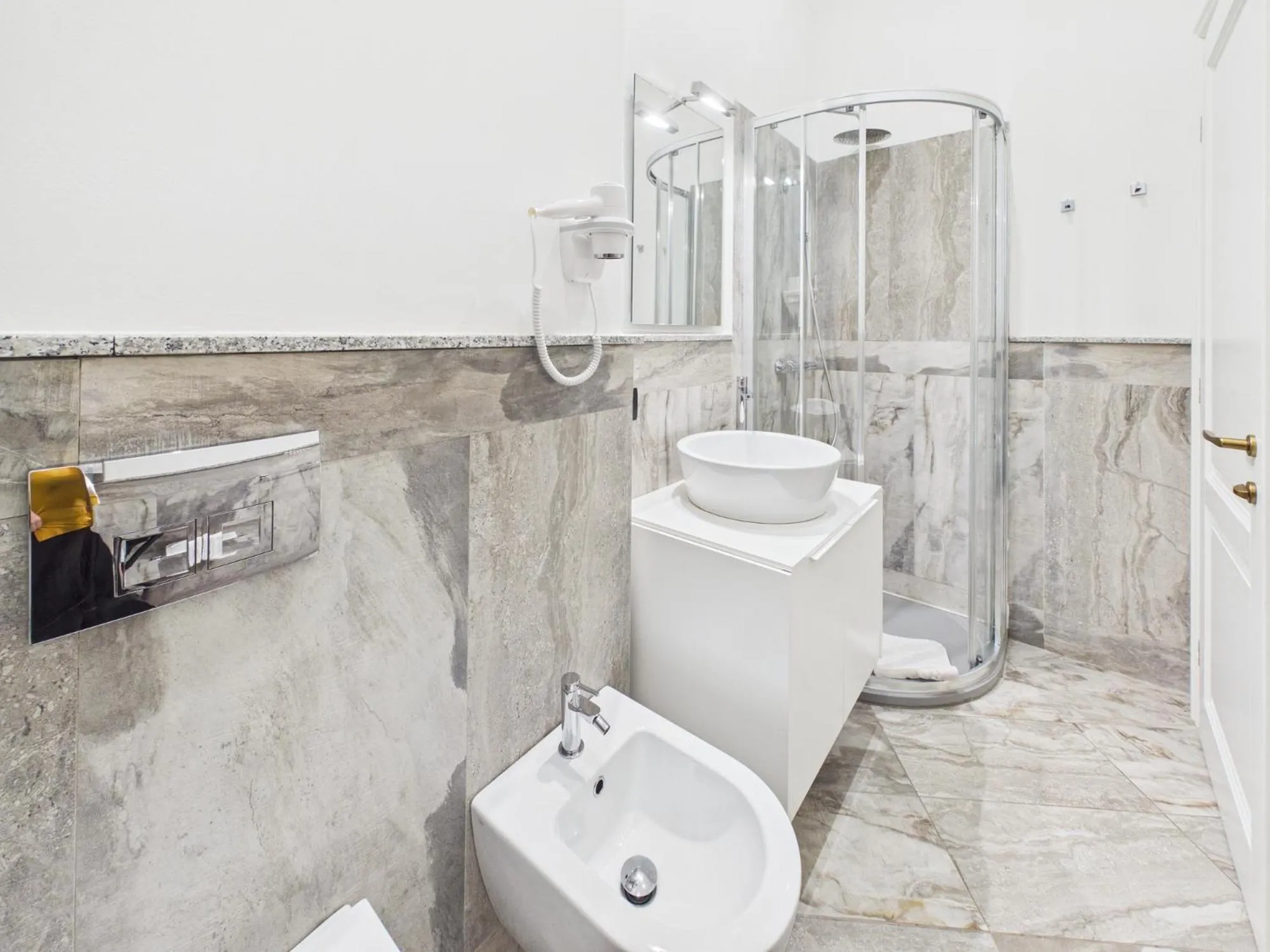 Shower in Apart No 6