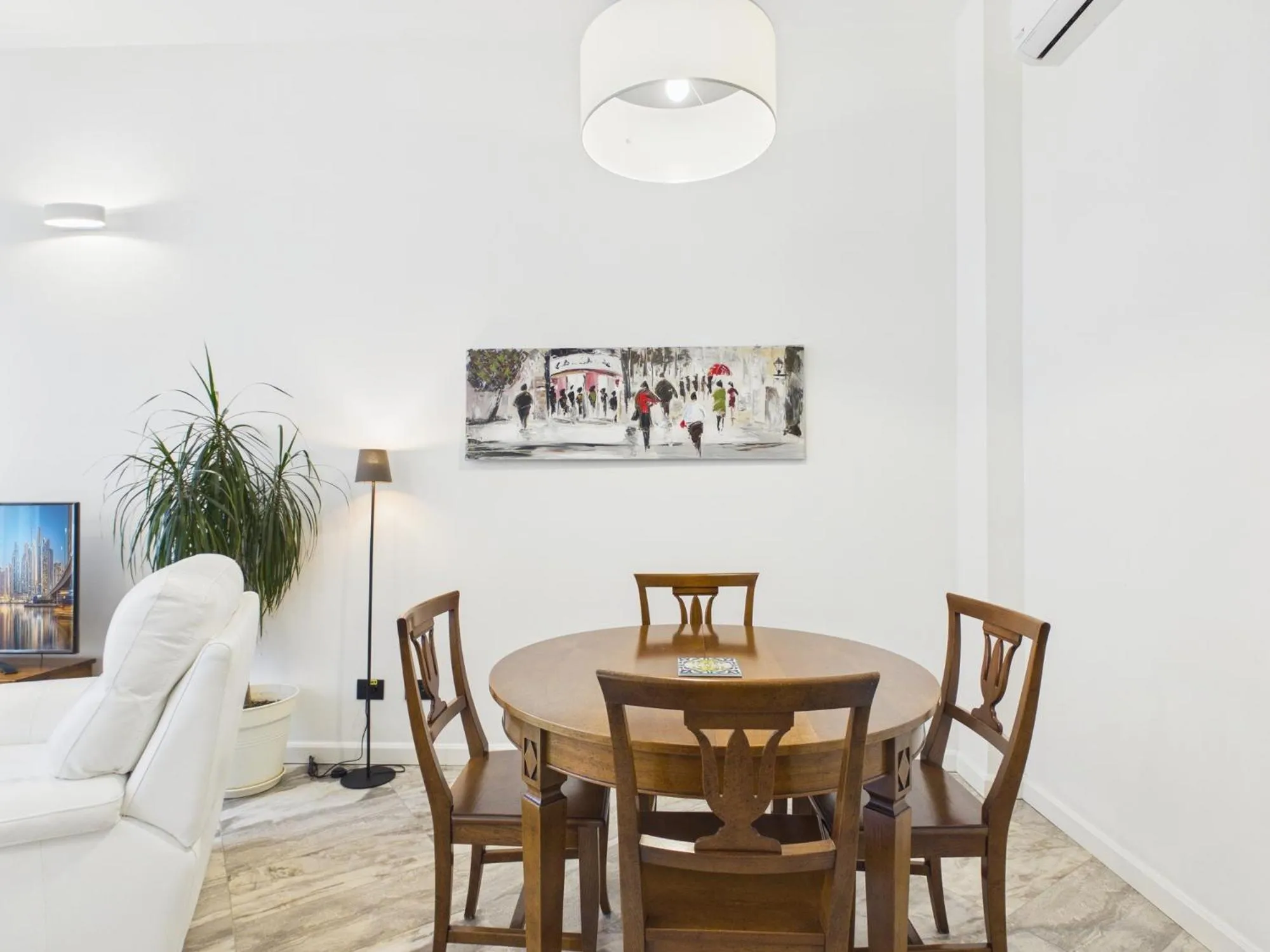 Dining area in Apart No 6