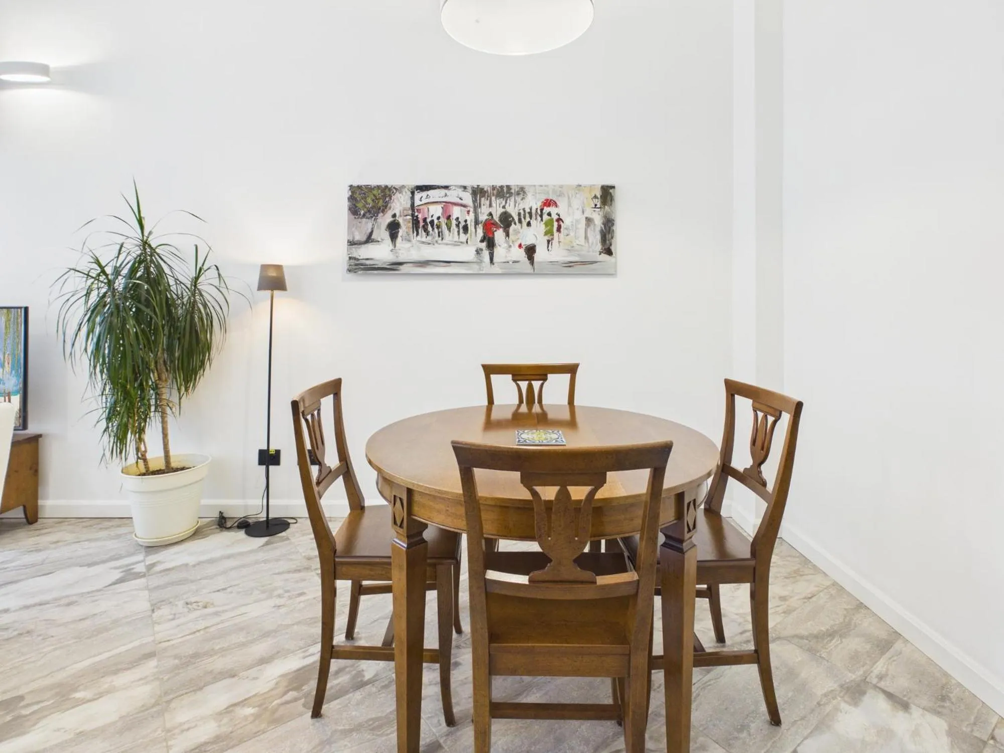 Dining area in Apart No 6