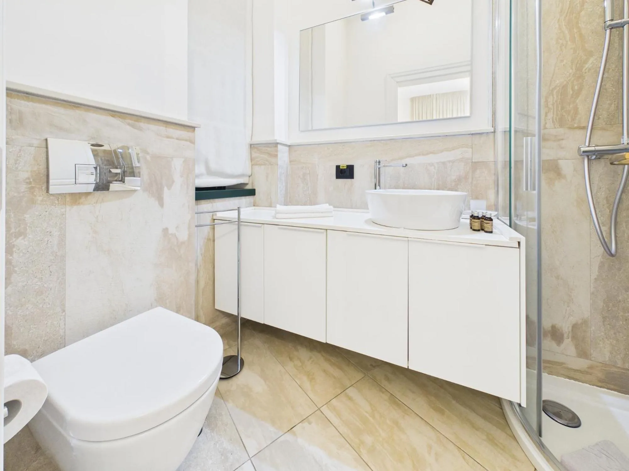 Shower in Apart No 6