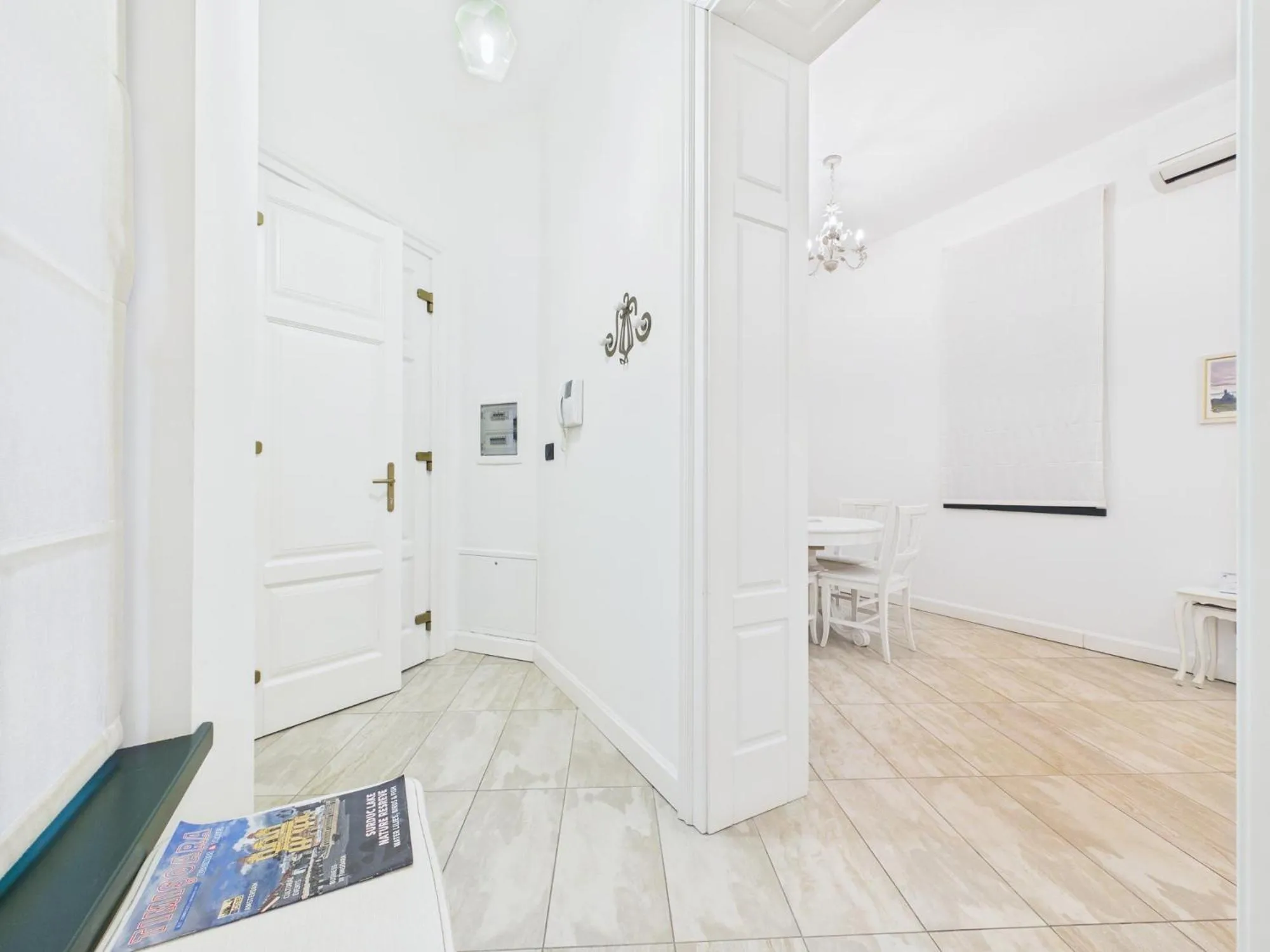 Facade/entrance in Apart No 6