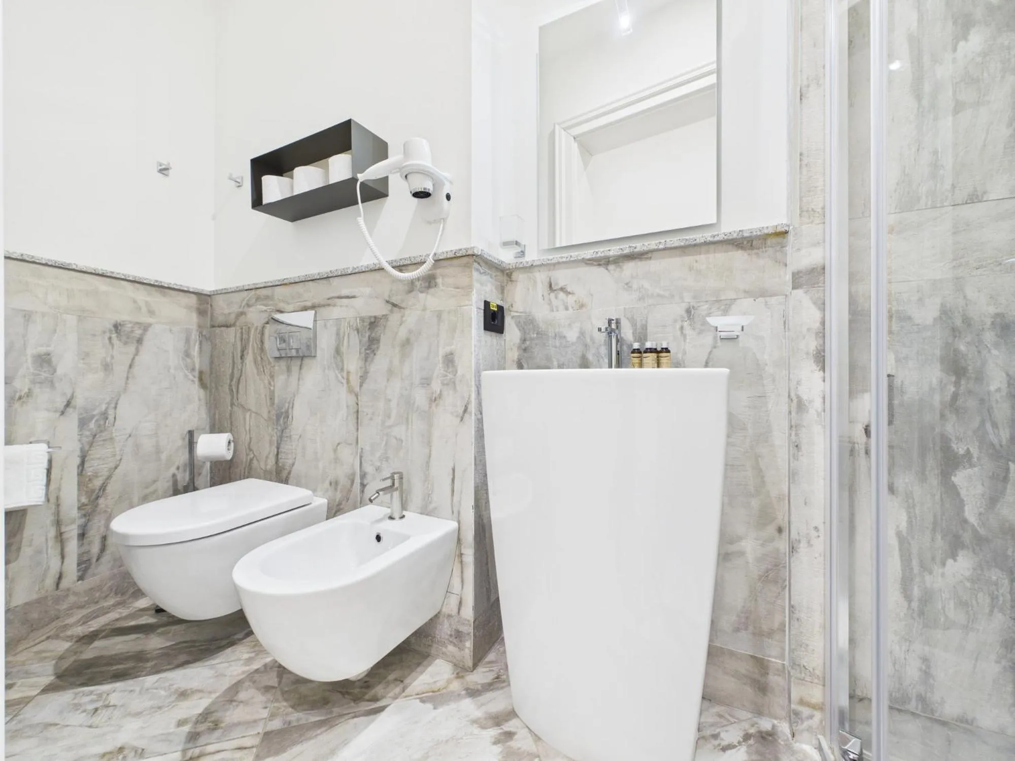 Toilet in Apart No 6
