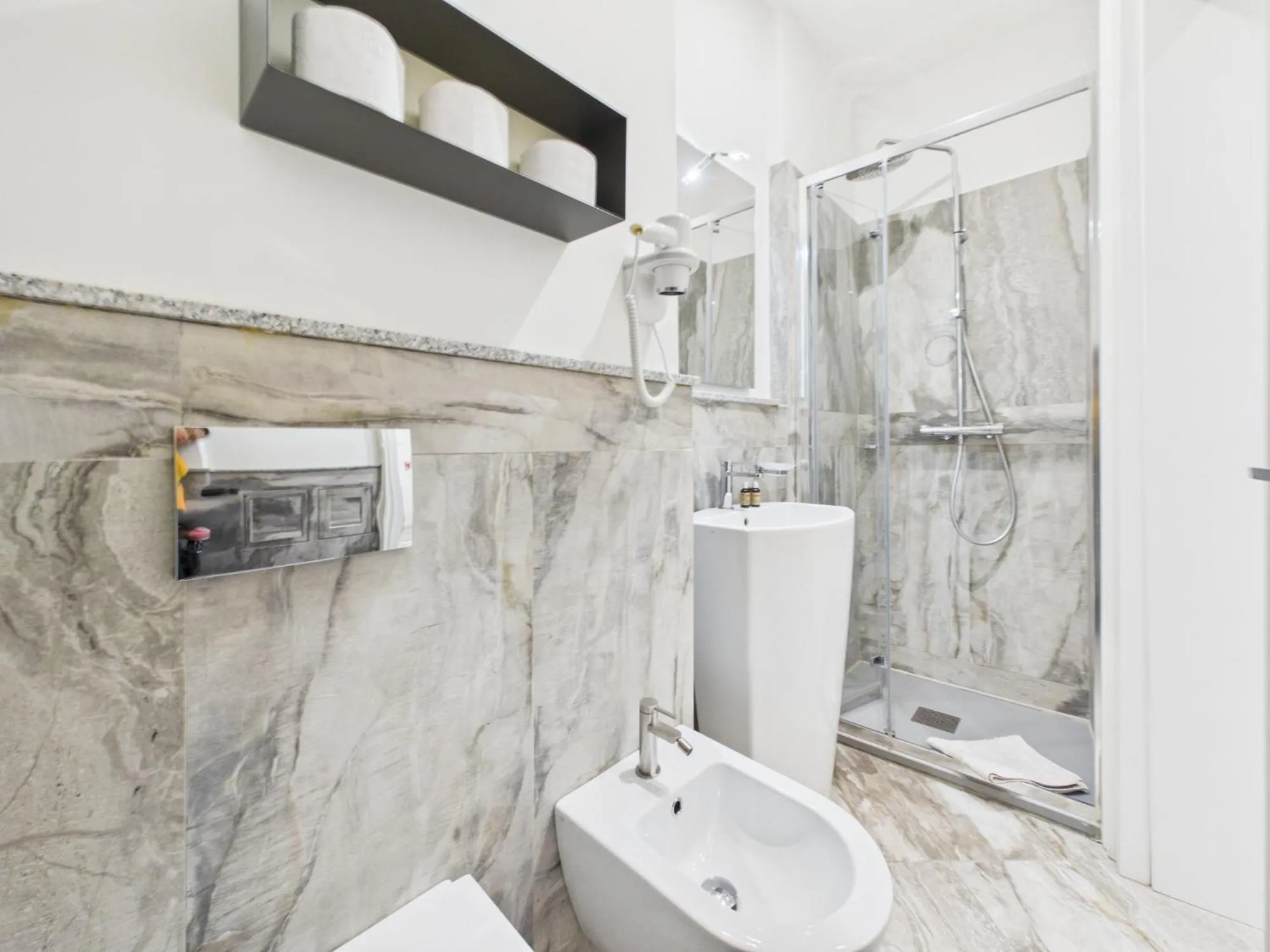 Shower in Apart No 6