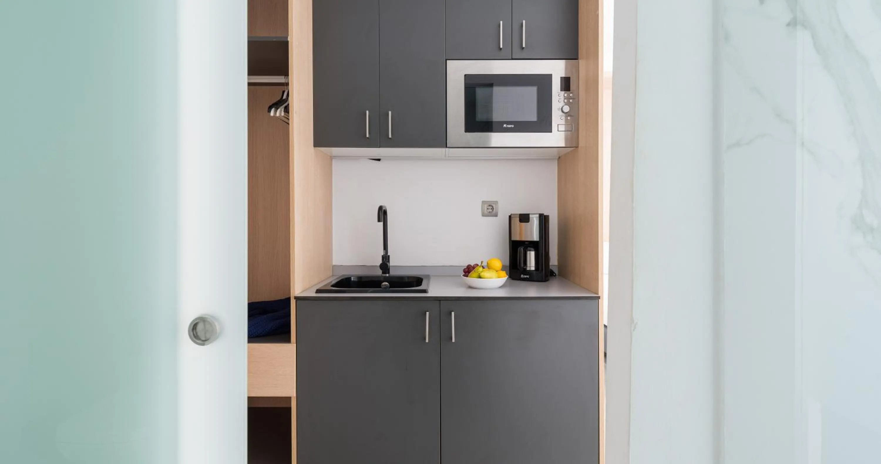 Coffee/tea facilities in Tusity One