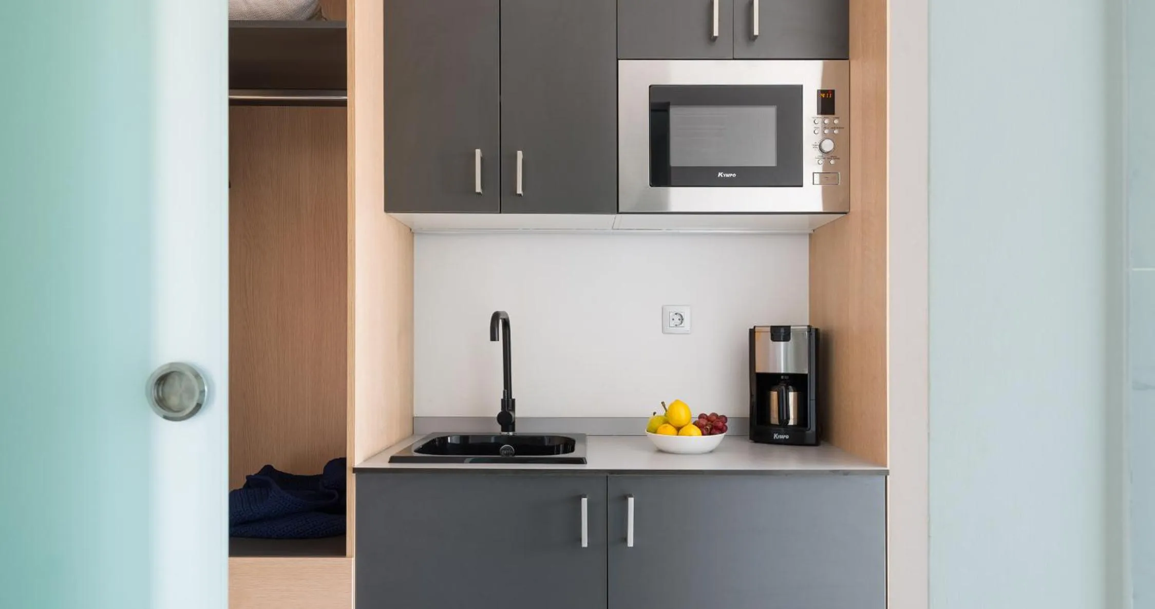 Coffee/tea facilities in Tusity One