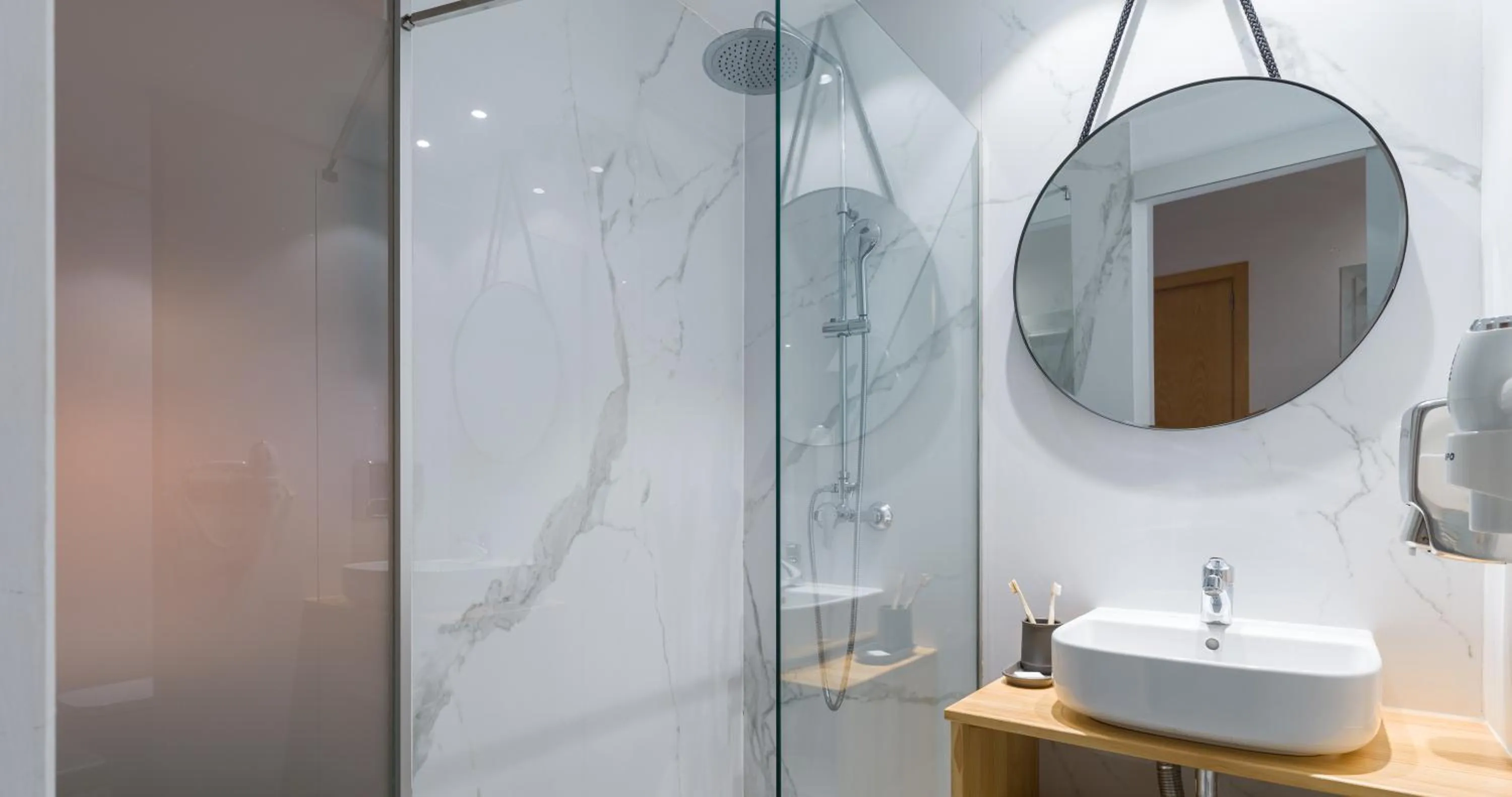 Shower in Tusity One