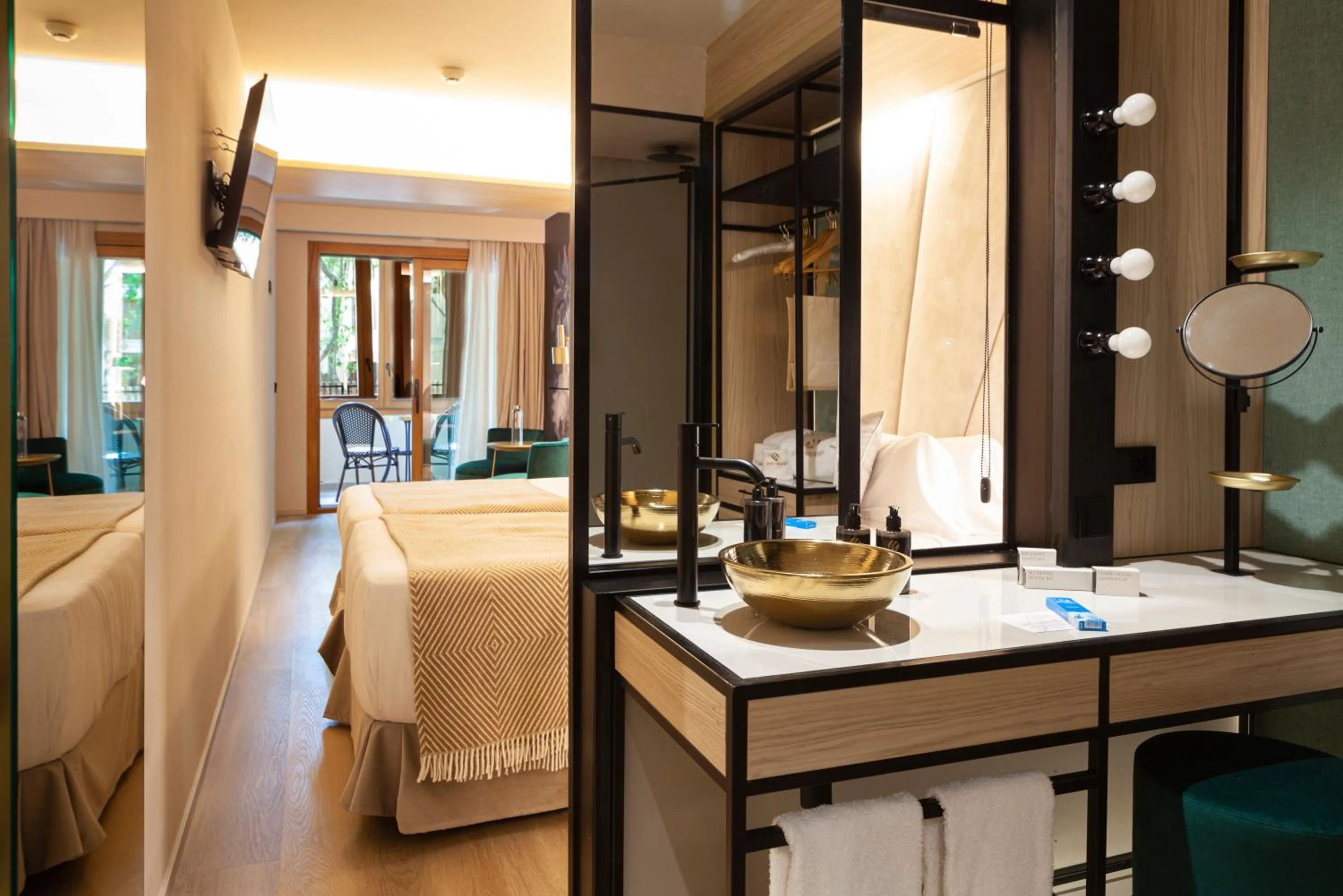 Bathroom, Bed in Nivia Born Boutique Hotel