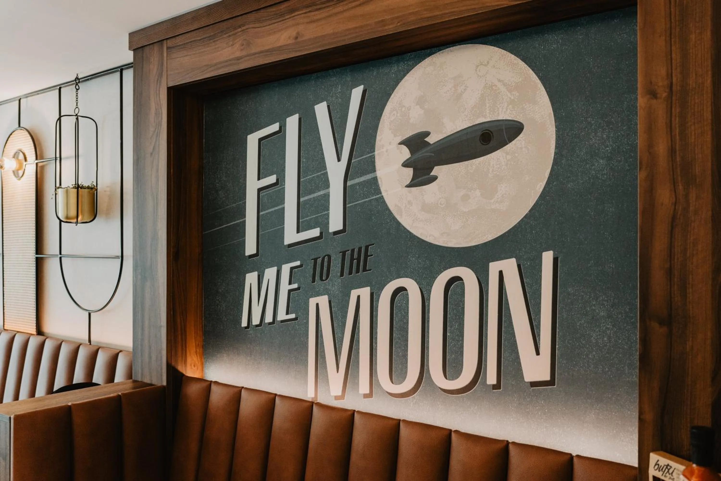 Restaurant/places to eat in Nivia Born Boutique Hotel