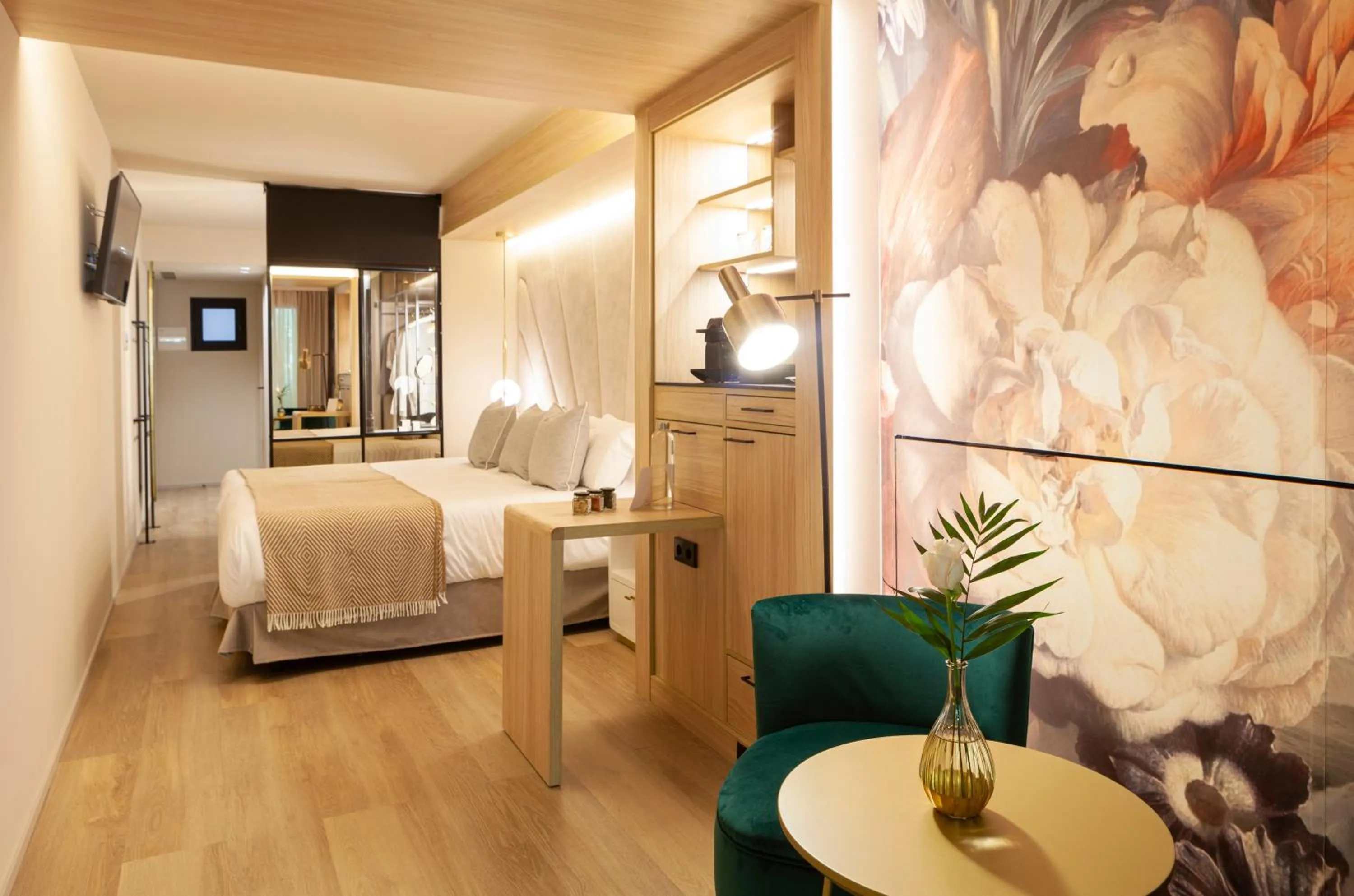 Photo of the whole room, Bed in Nivia Born Boutique Hotel