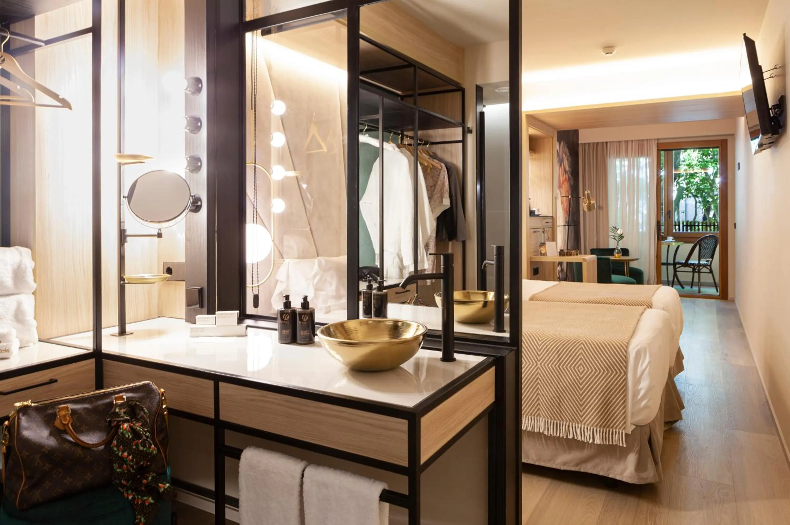 Bathroom, Bed in Nivia Born Boutique Hotel