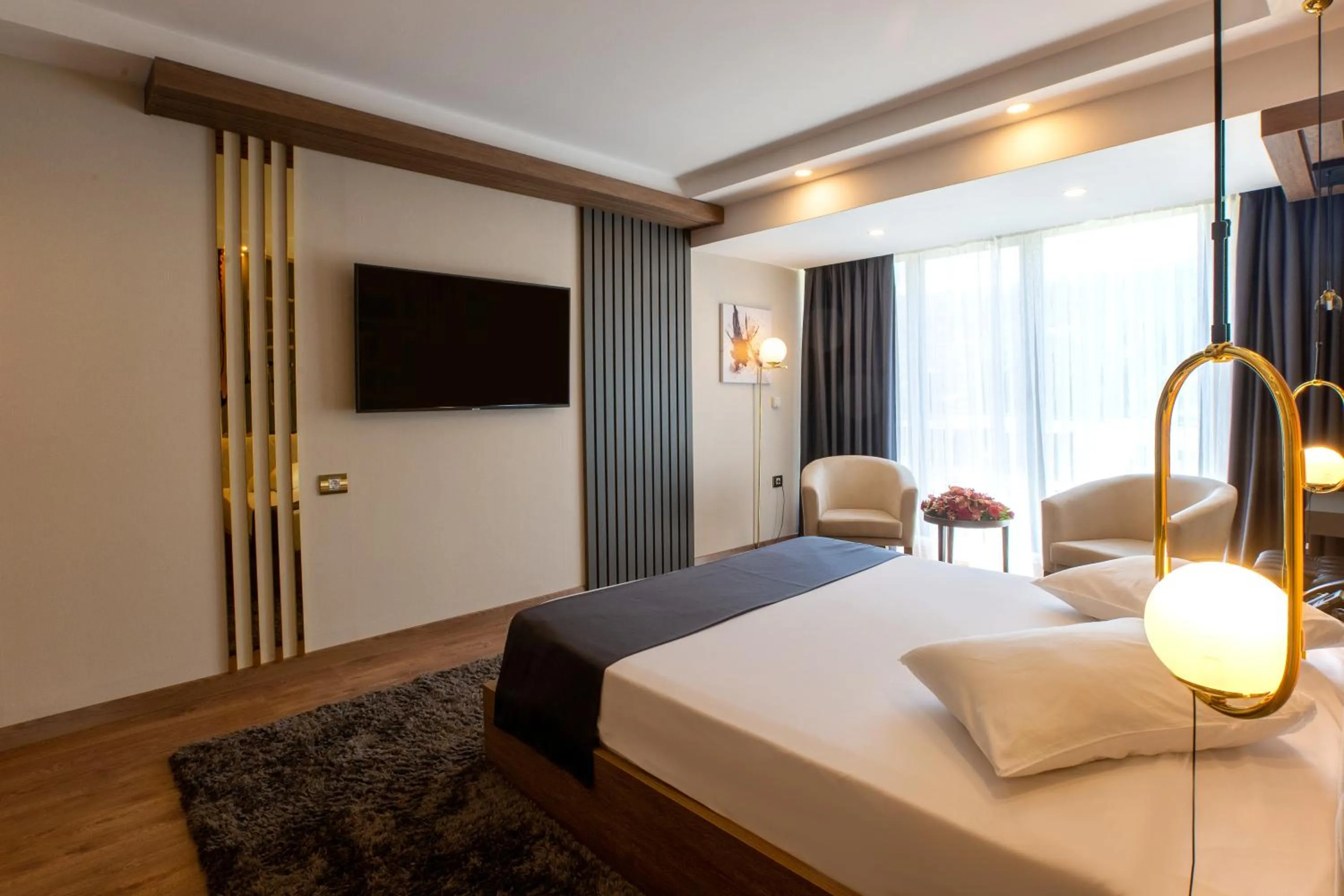 Communal lounge/ TV room, Bed in Cabir Deluxe Hotel Sapanca