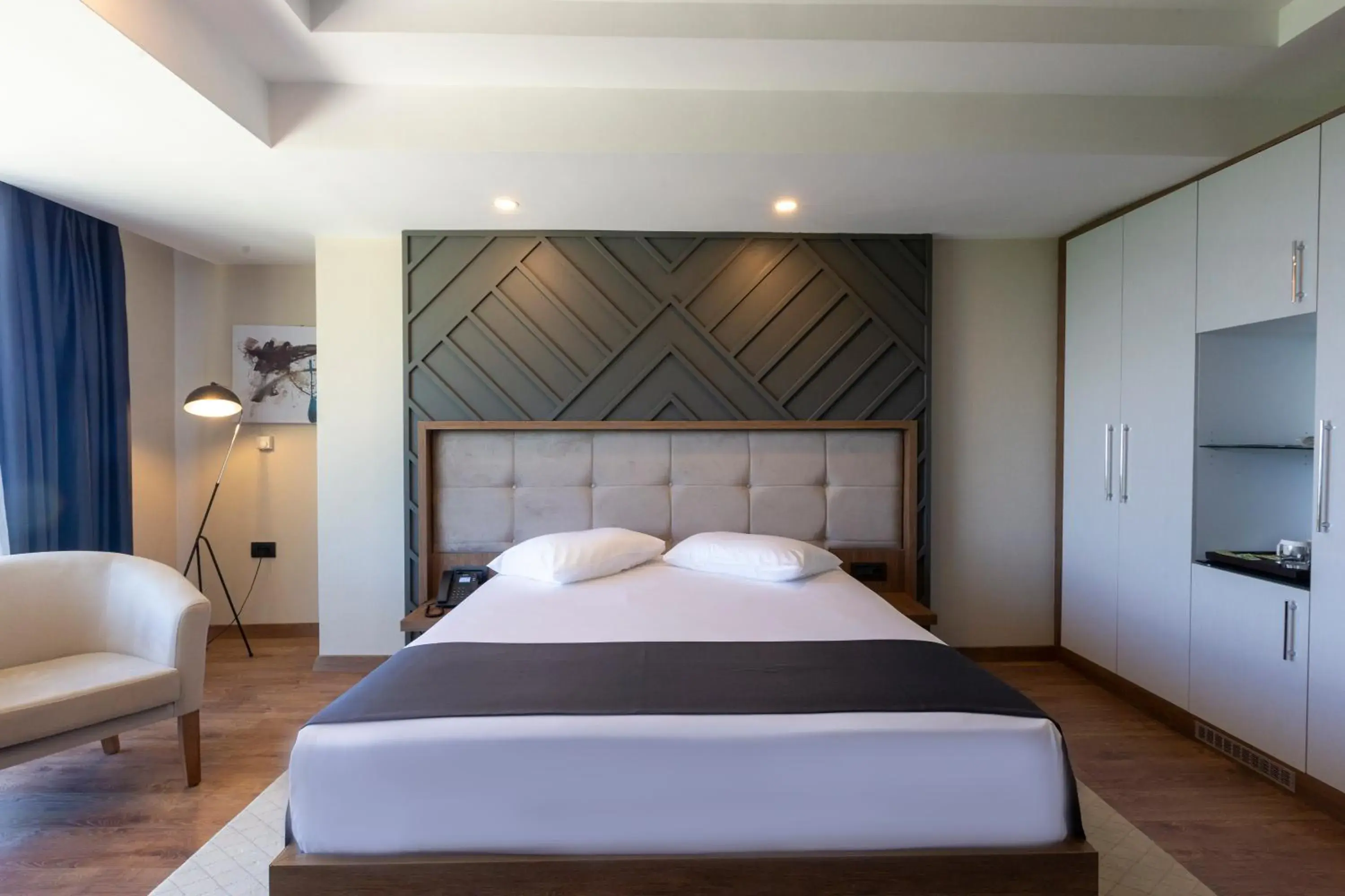 Superior Double Room with Lake View in Cabir Deluxe Hotel Sapanca Superior Double Room with Lake View in Cabir Deluxe Hotel Sapanca