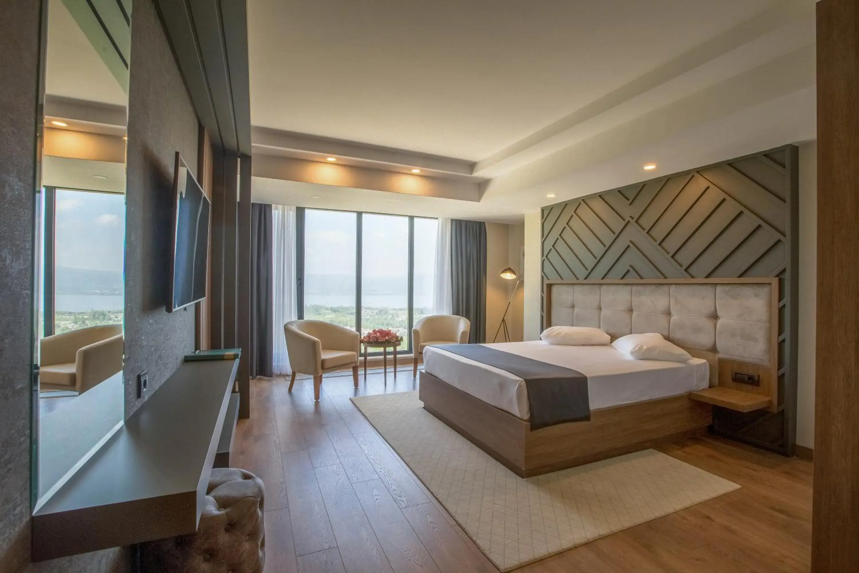 Superior Double Room with Lake View in Cabir Deluxe Hotel Sapanca Superior Double Room with Lake View in Cabir Deluxe Hotel Sapanca