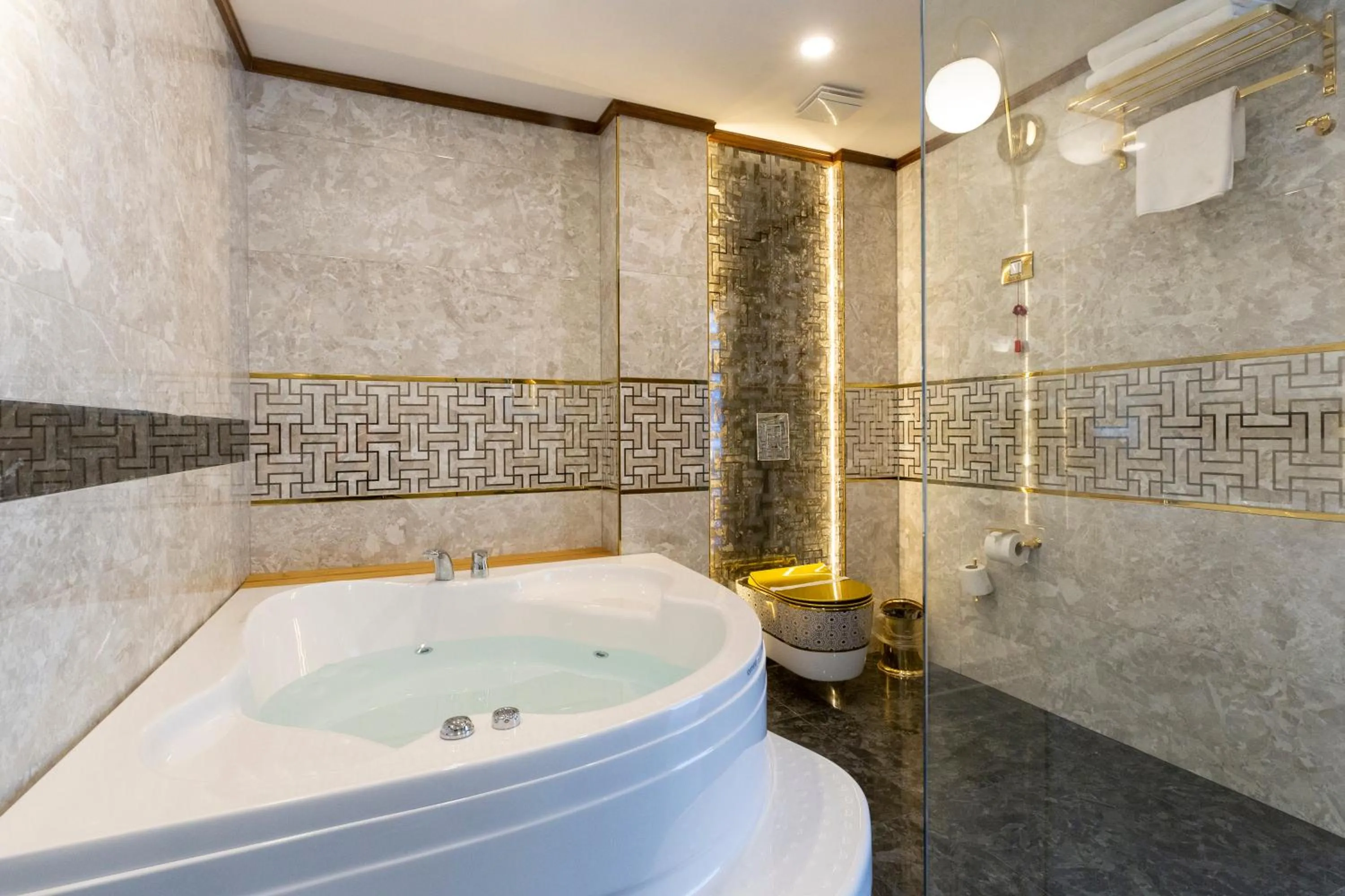 Bathroom in Cabir Deluxe Hotel Sapanca