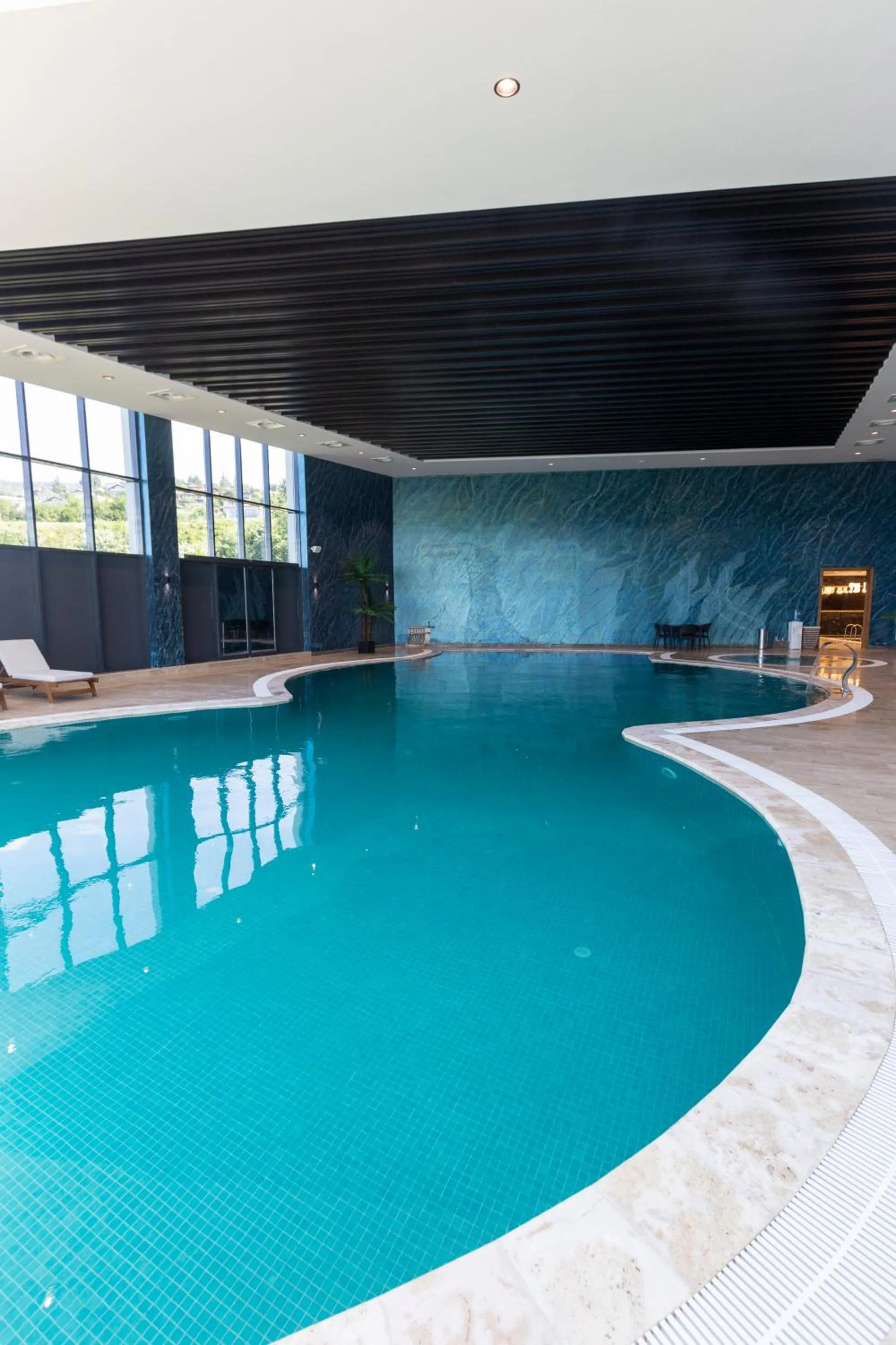 Swimming pool in Cabir Deluxe Hotel Sapanca