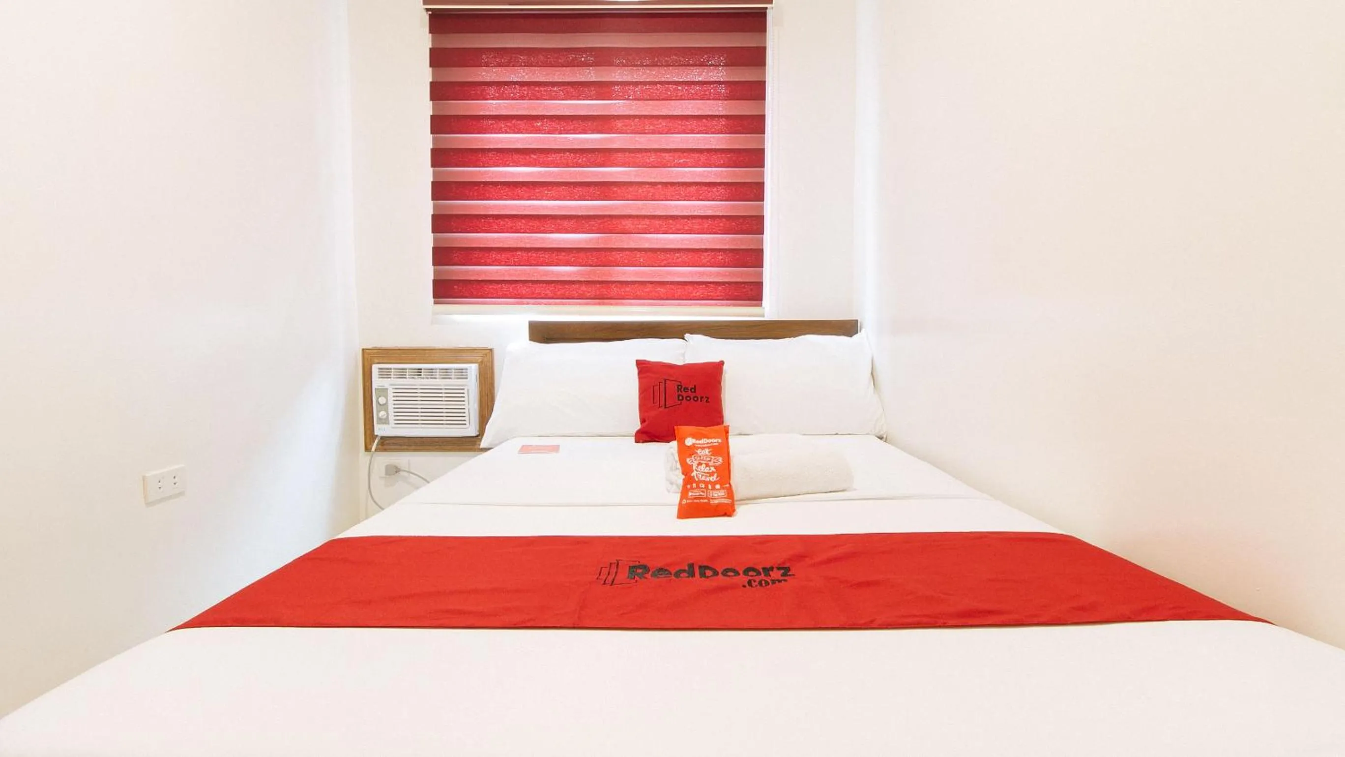 Bed in RedDoorz near Fernwoods Garden Quezon City