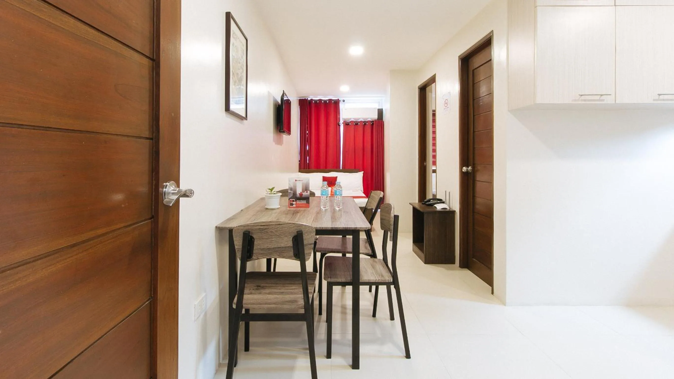 Dining area in RedDoorz near Fernwoods Garden Quezon City