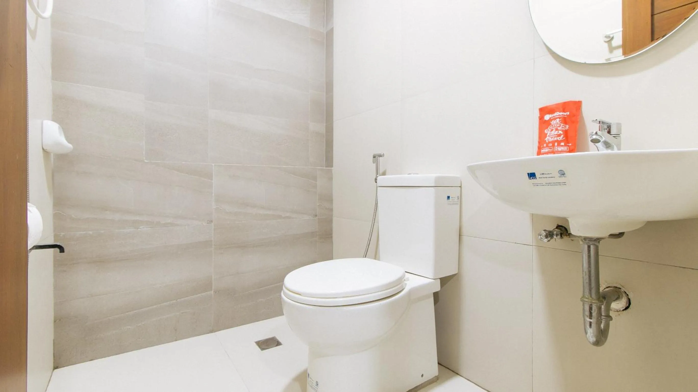 Shower in RedDoorz near Fernwoods Garden Quezon City