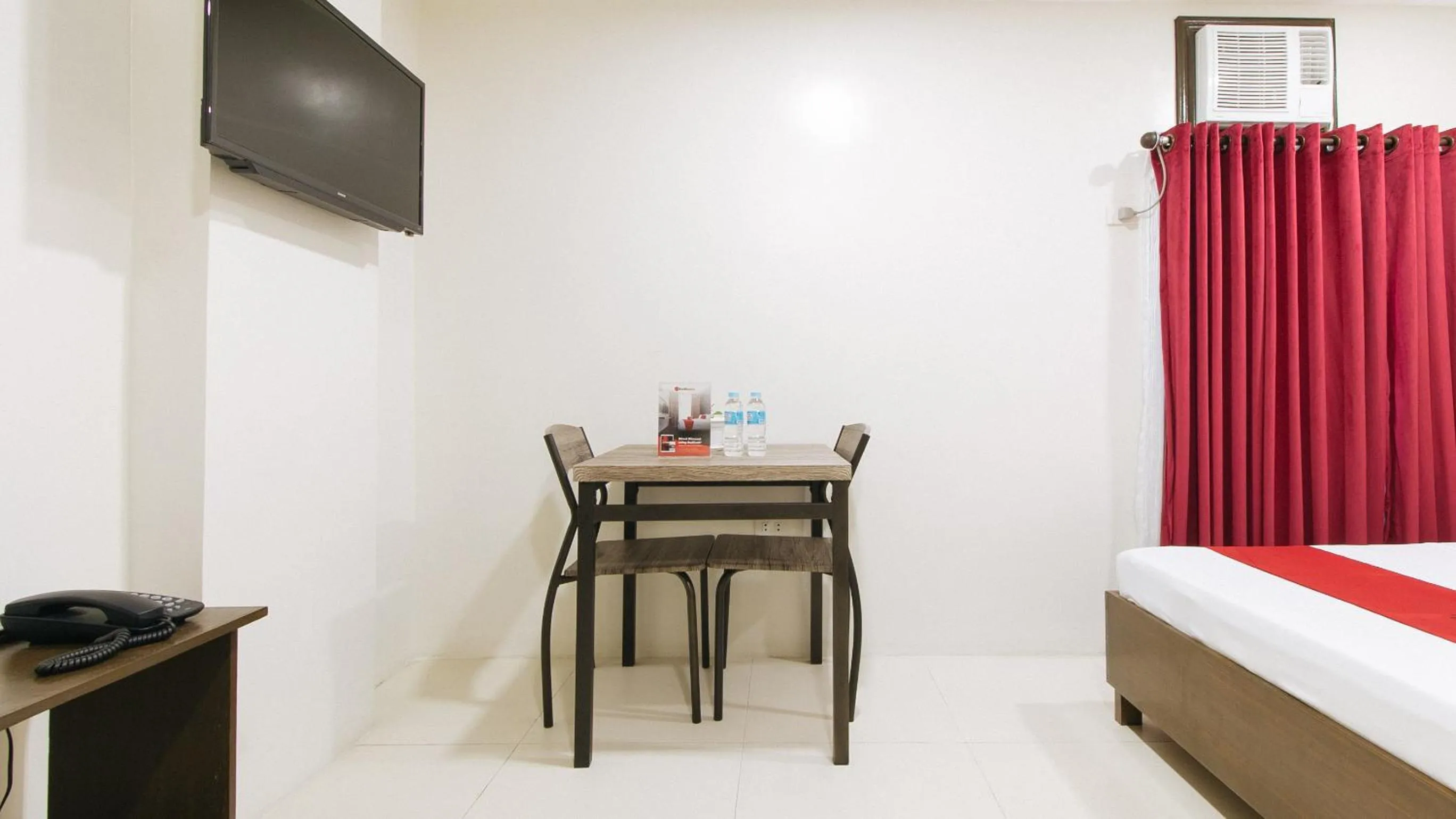 TV and multimedia, Bed in RedDoorz near Fernwoods Garden Quezon City
