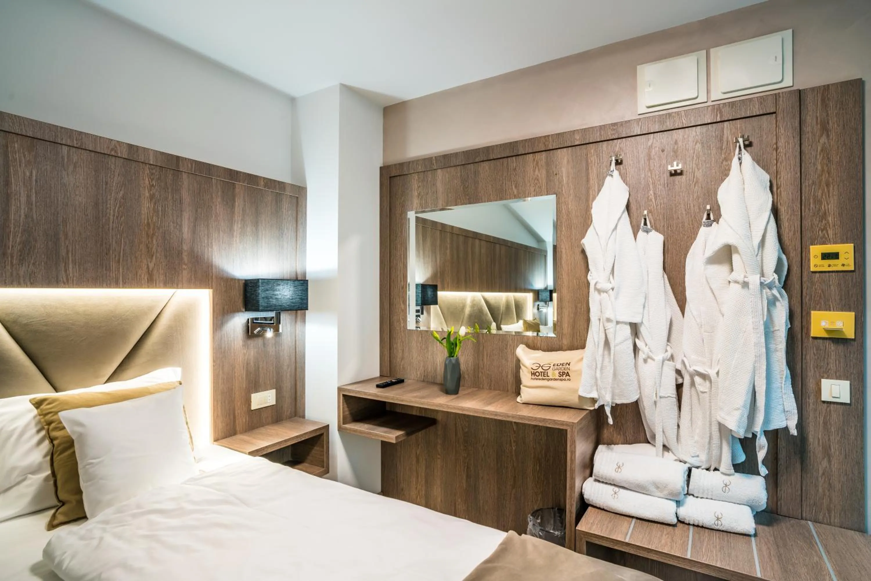 Bed in Hotel Eden Garden Spa