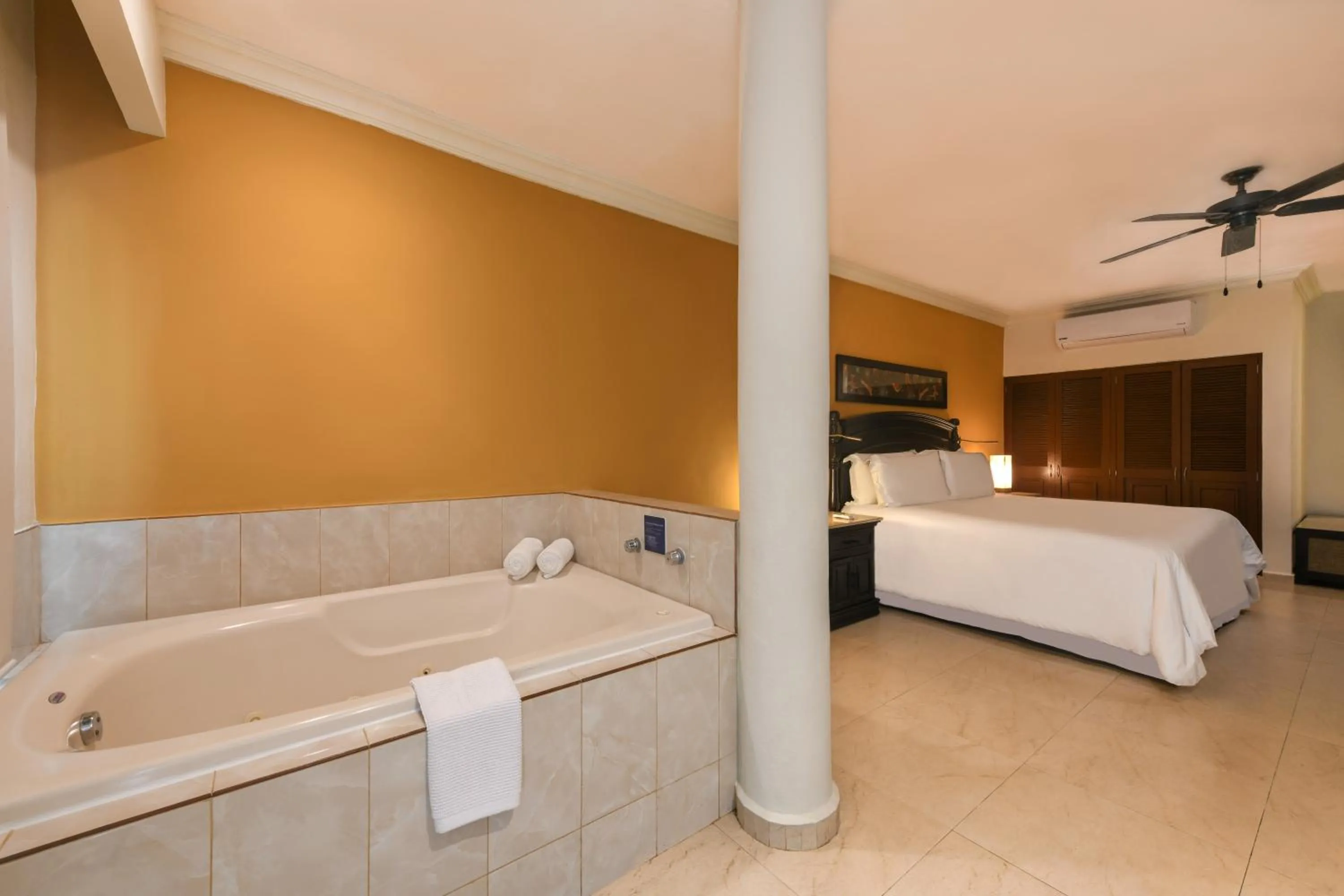 Bed in El Dorado Seaside Palms, Catamarán, Ecoturistic Ranch, All & More Inclusive - Adults Only