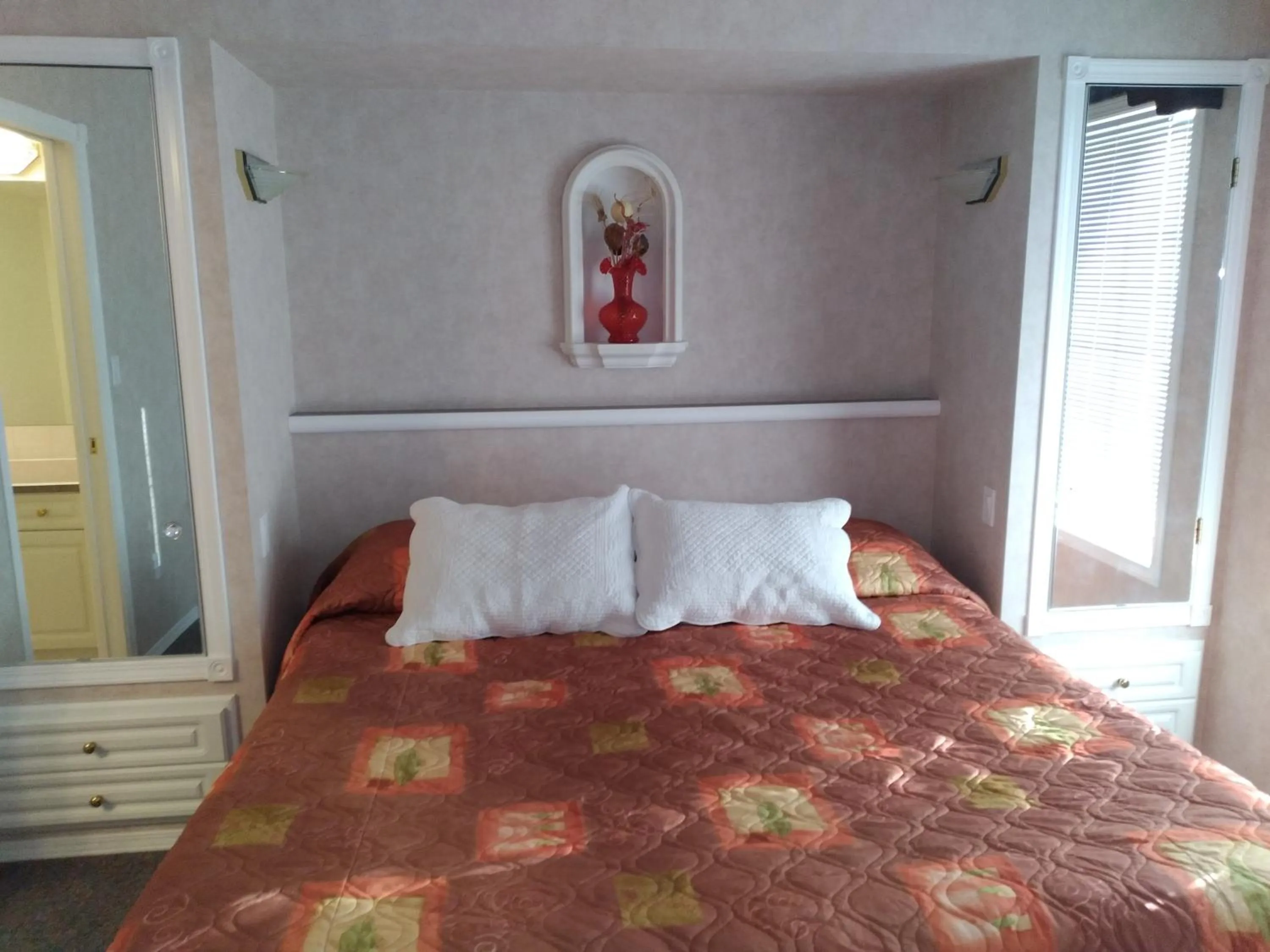 Bed in Fairmont Mountain View Villas