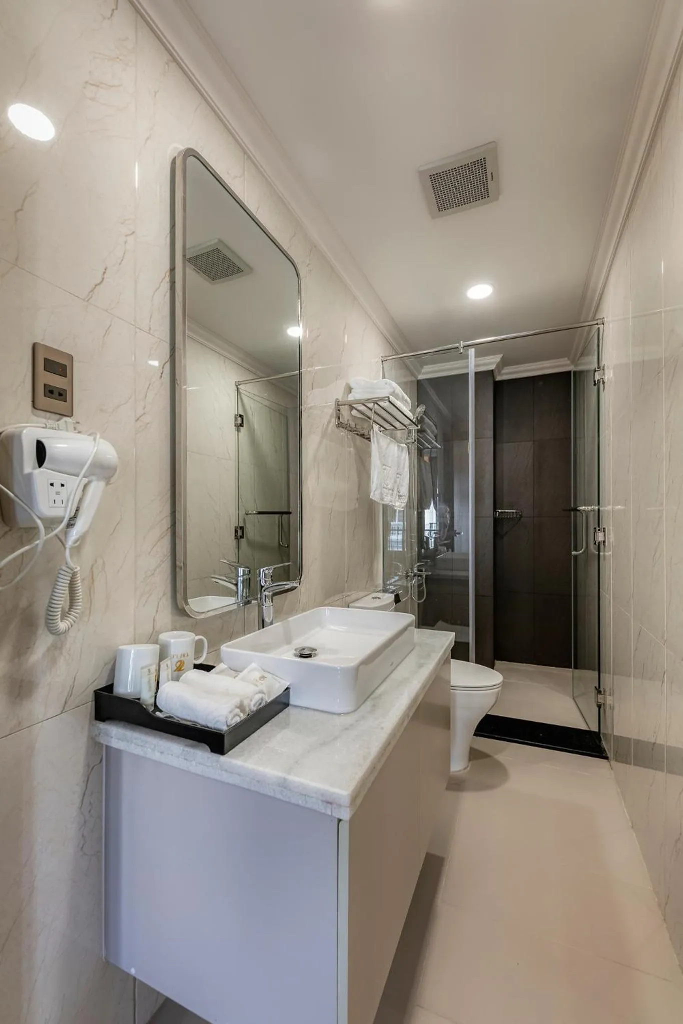 Bathroom in Hotel Trí Lê