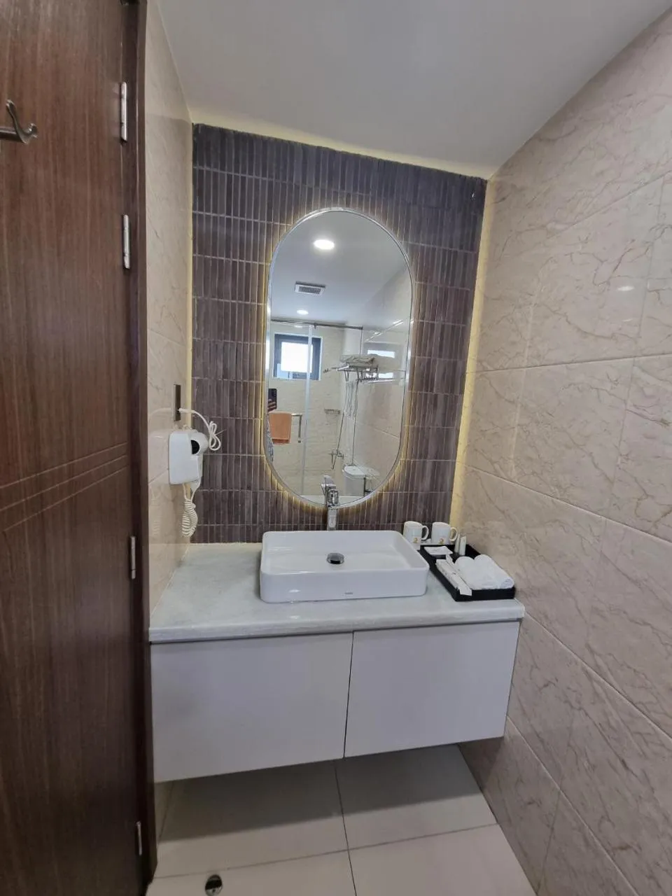 Shower in Hotel Trí Lê