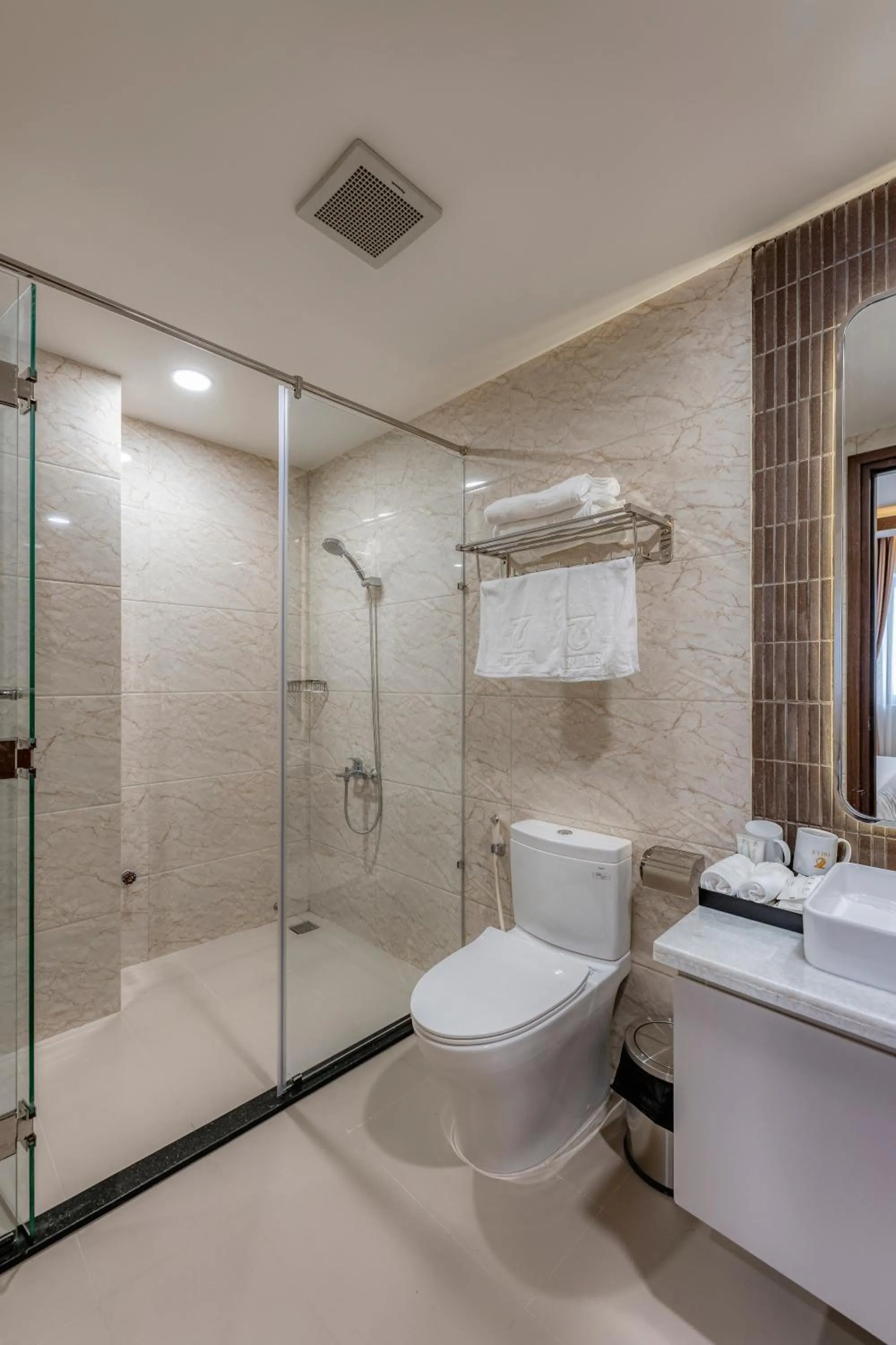 Bathroom in Hotel Trí Lê