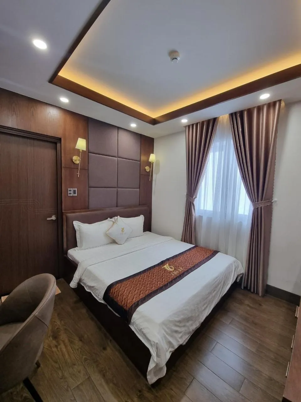 Bedroom, Bed in Hotel Trí Lê