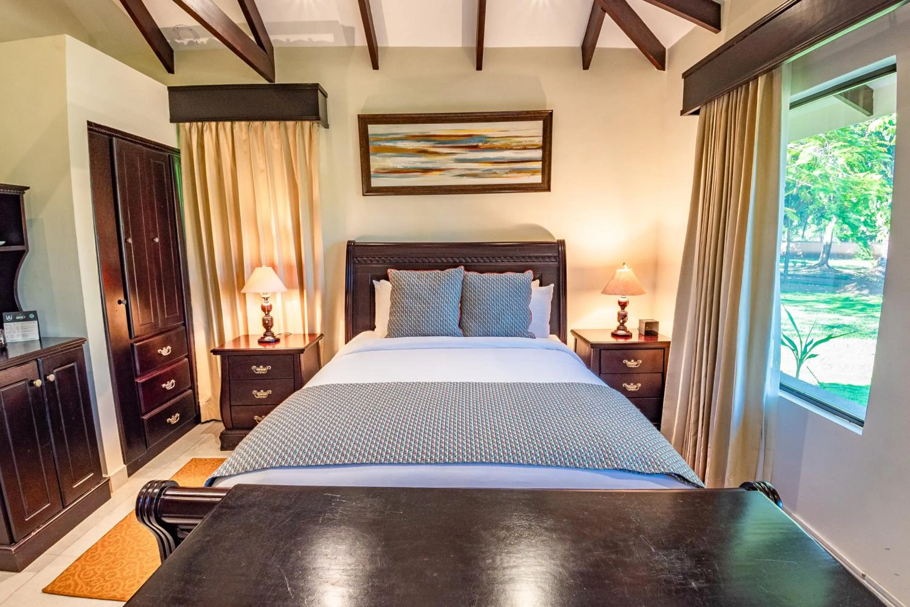 Photo of the whole room, Bed in Sunset del Mar Beach Resort