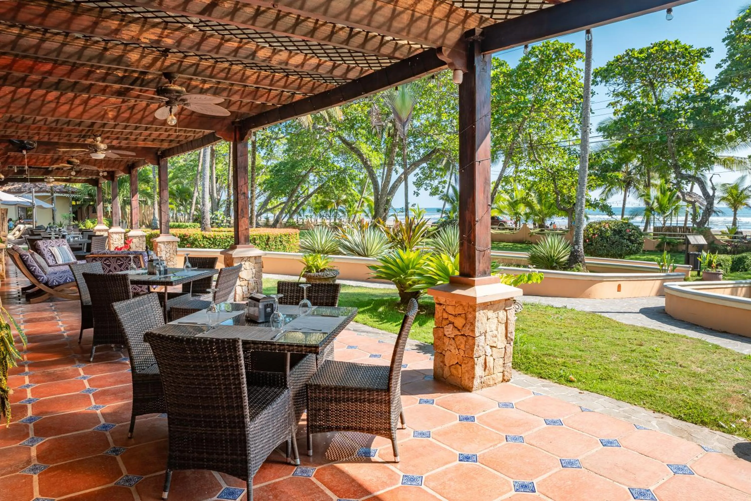 Restaurant/places to eat in Sunset del Mar Beach Resort