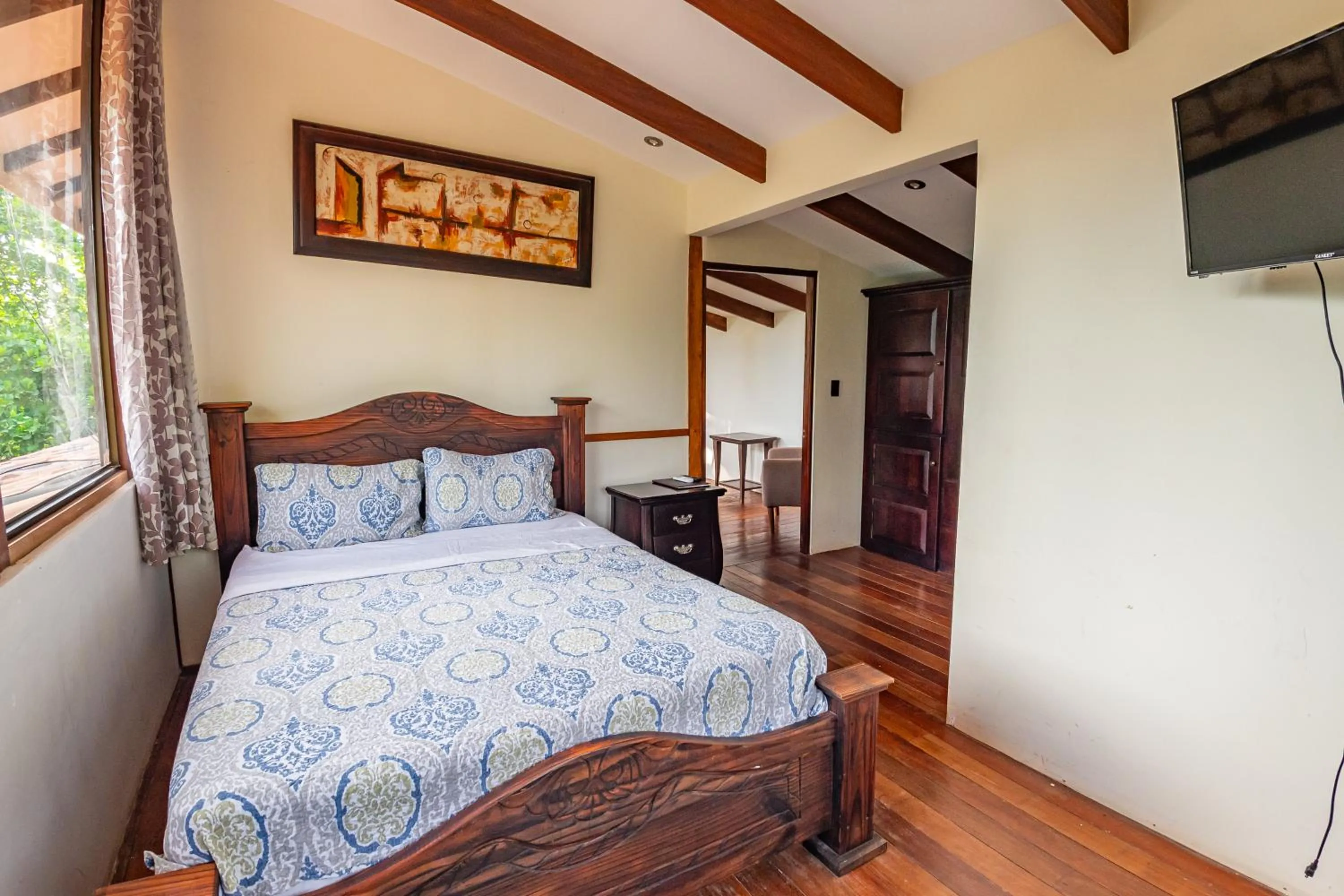 Photo of the whole room, Bed in Sunset del Mar Beach Resort