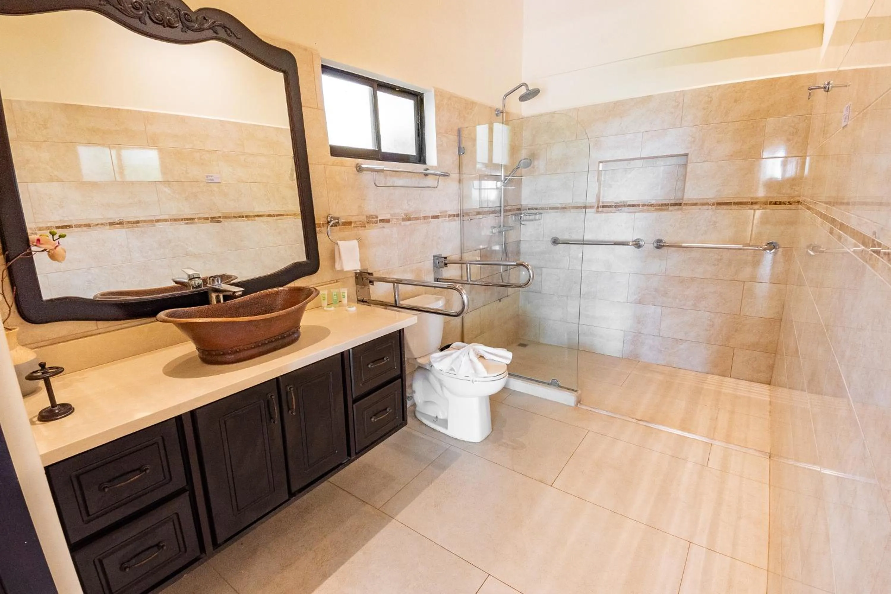 Bathroom in Sunset del Mar Beach Resort