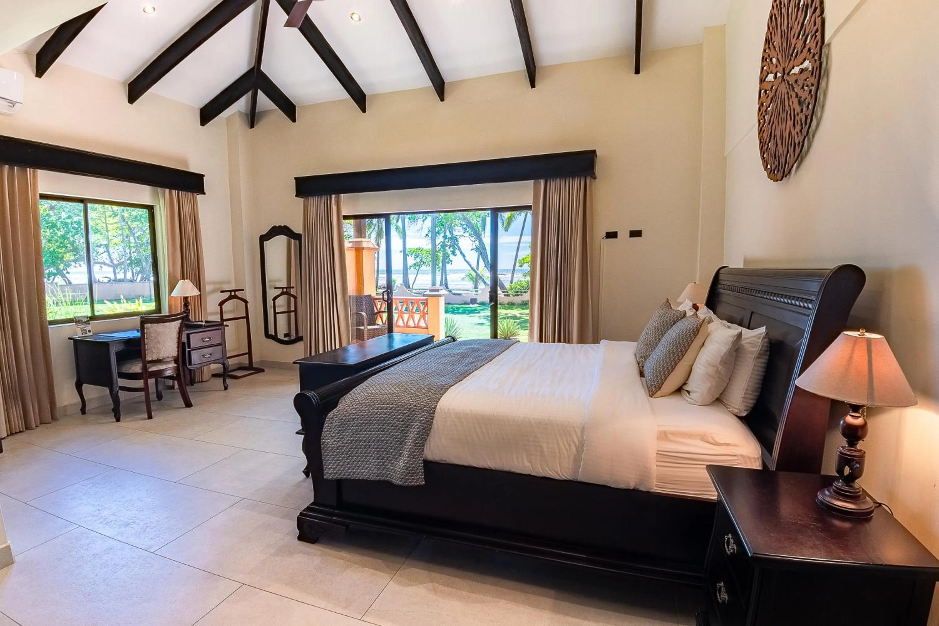 Photo of the whole room, Bed in Sunset del Mar Beach Resort