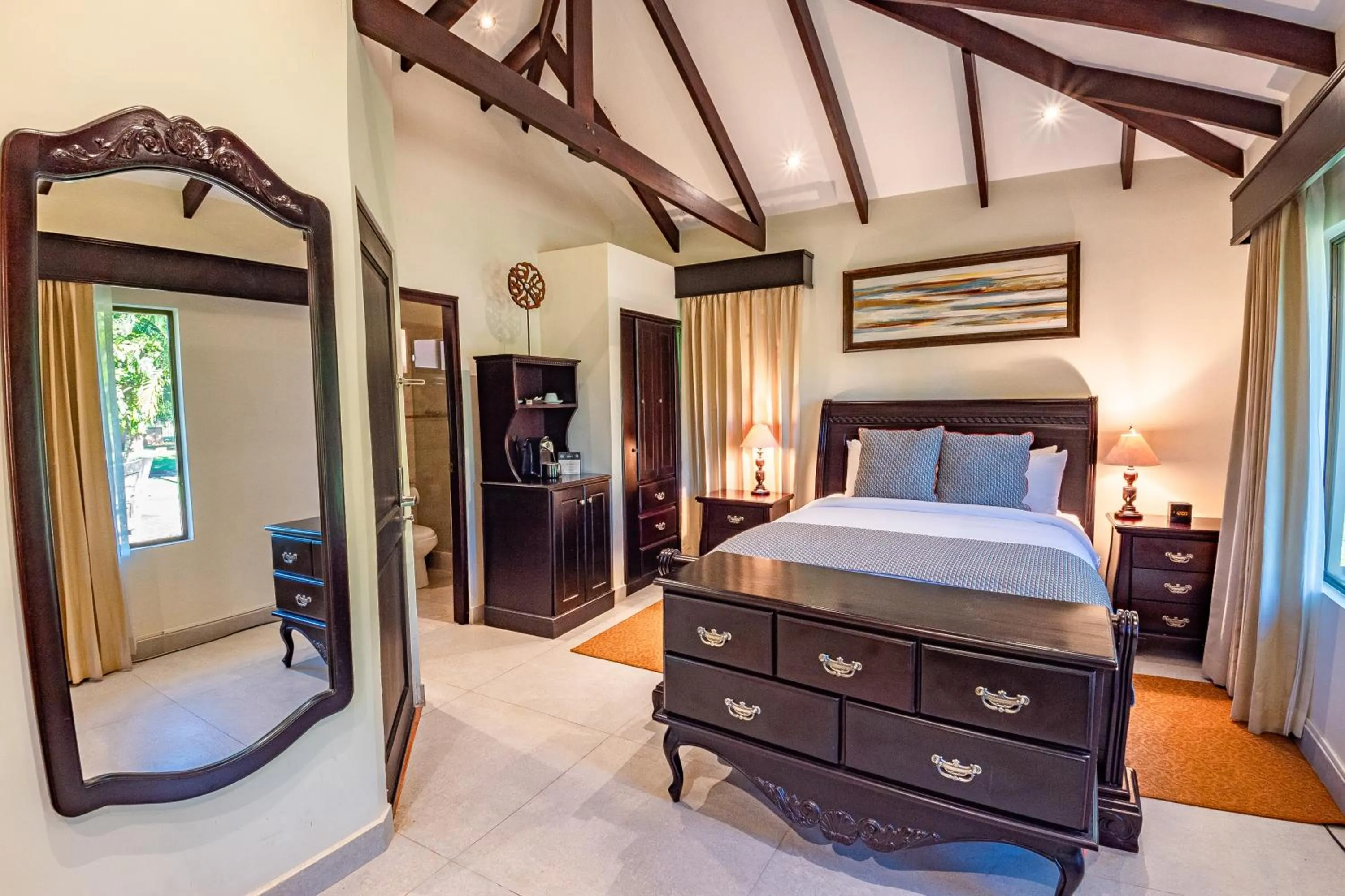 Photo of the whole room, Bed in Sunset del Mar Beach Resort