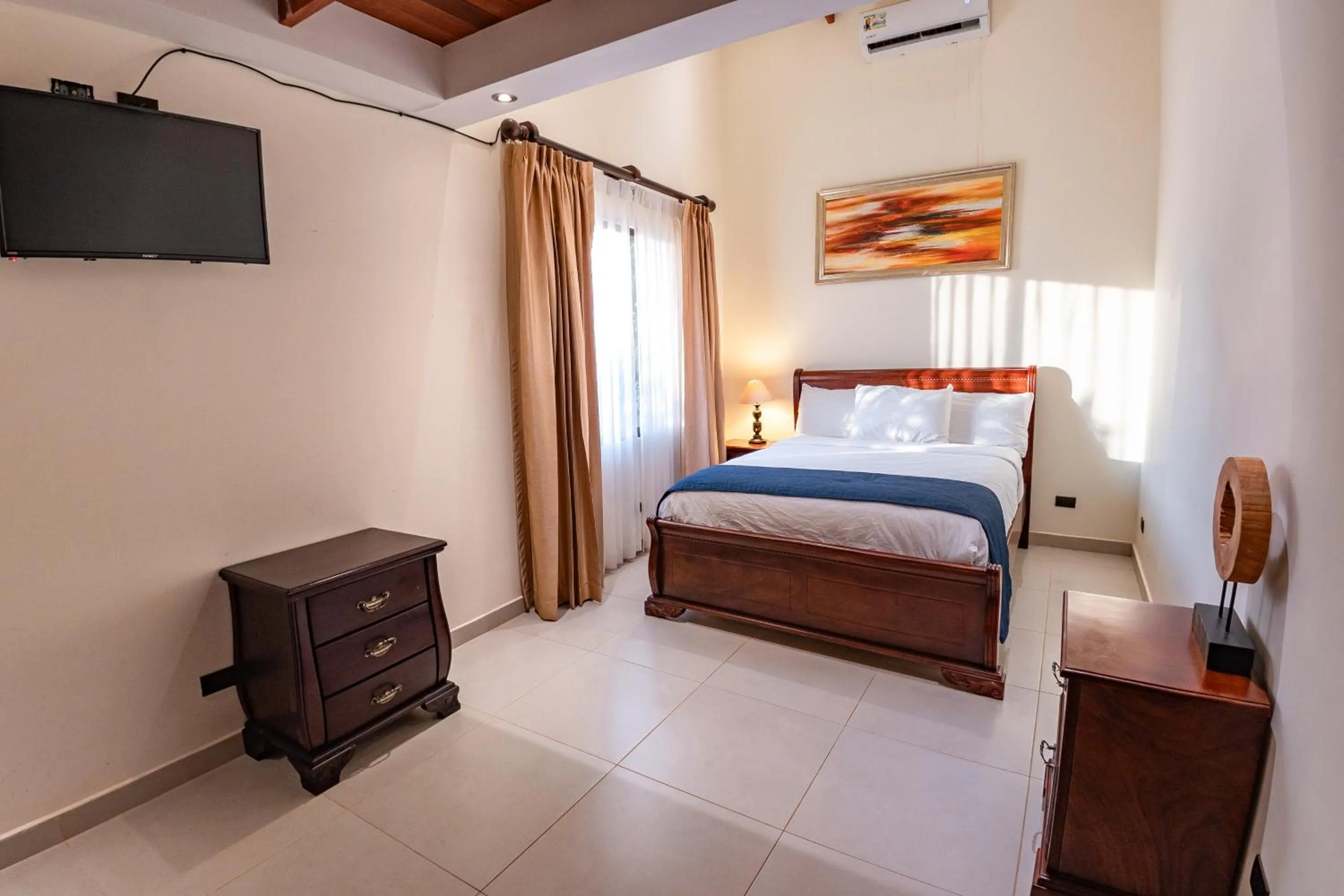 Photo of the whole room, Bed in Sunset del Mar Beach Resort