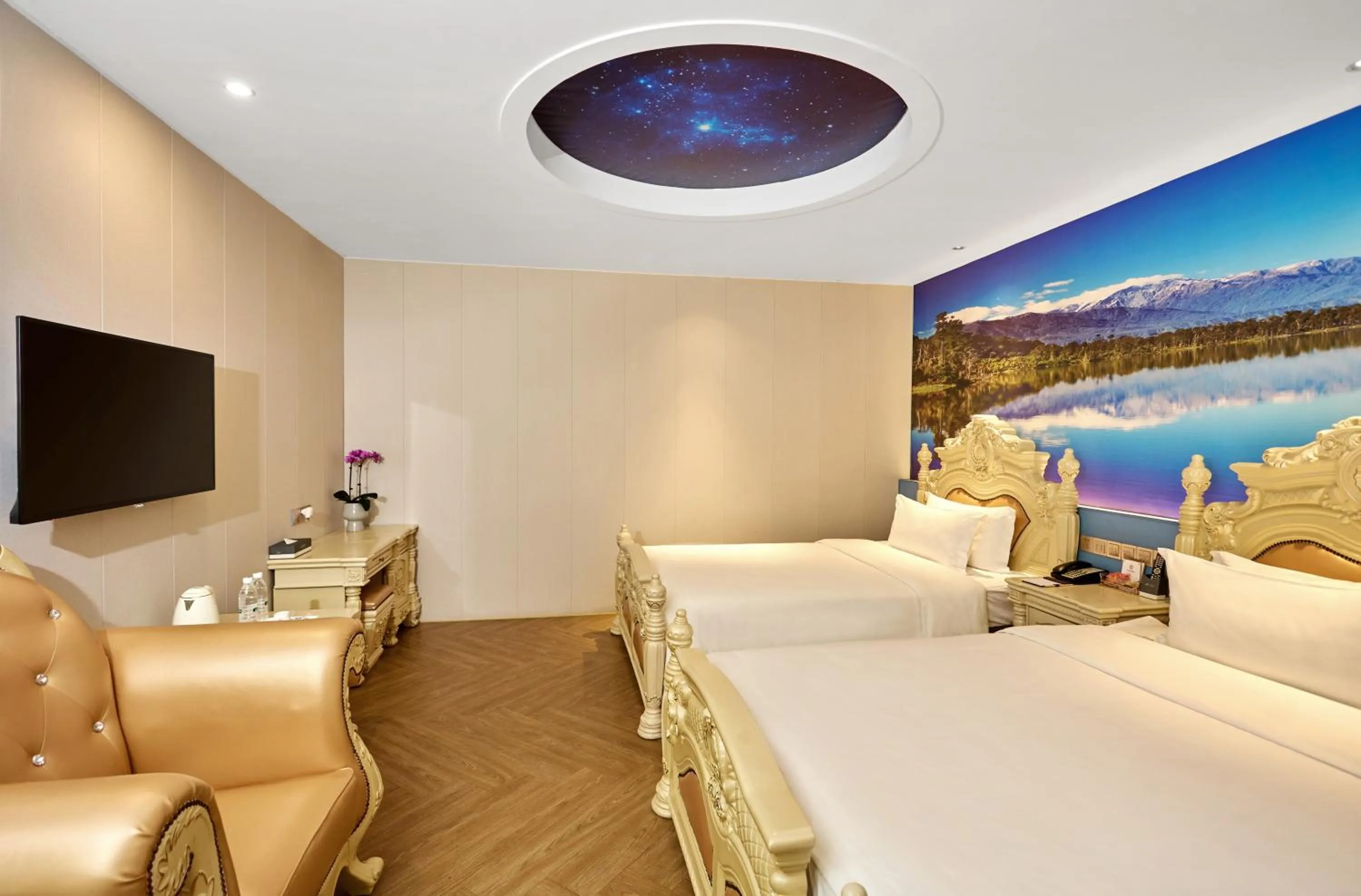 Bed in Nan Yang Royal Hotel