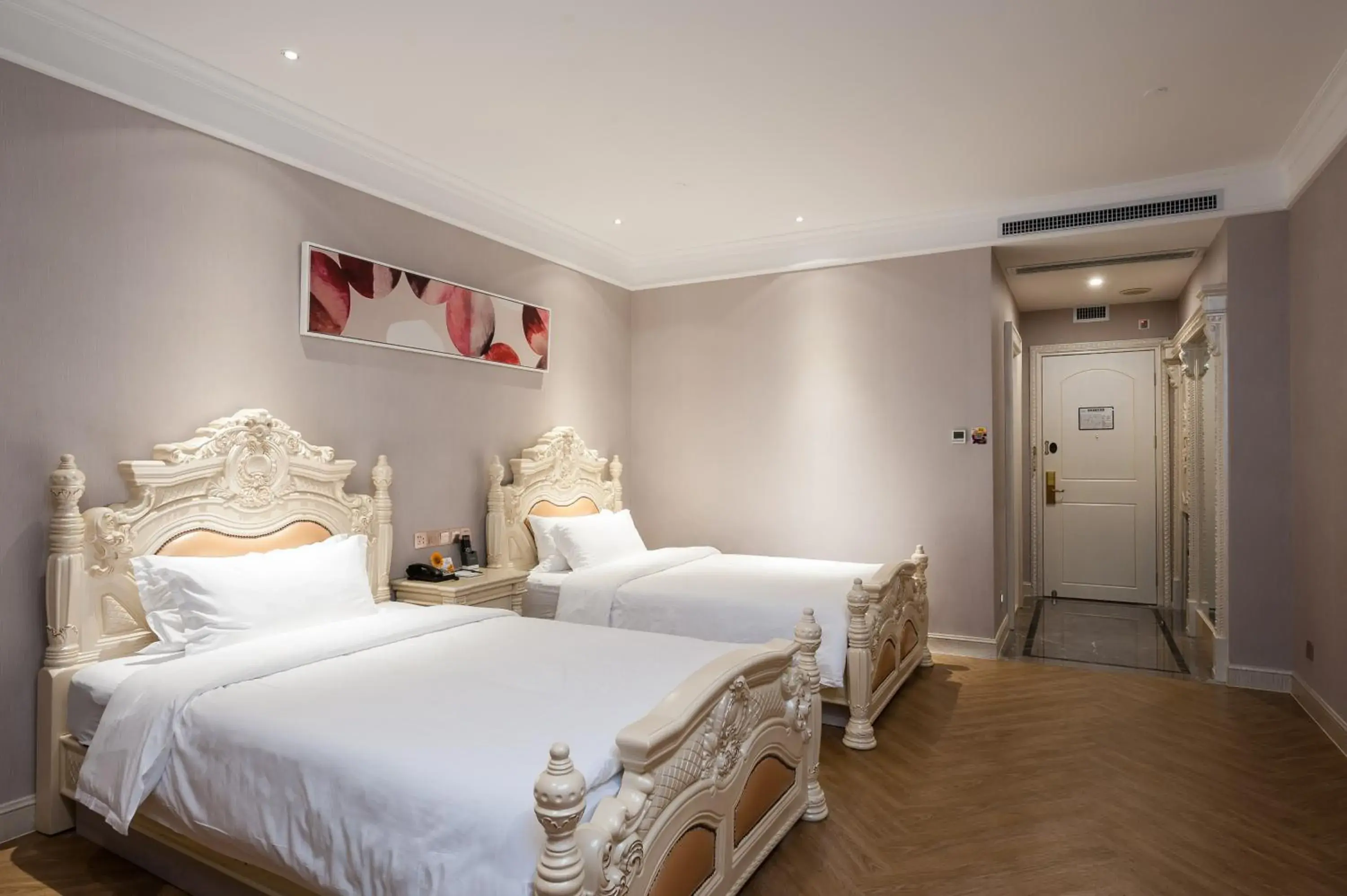 Business Twin Room in Nan Yang Royal Hotel Business Twin Room in Nan Yang Royal Hotel