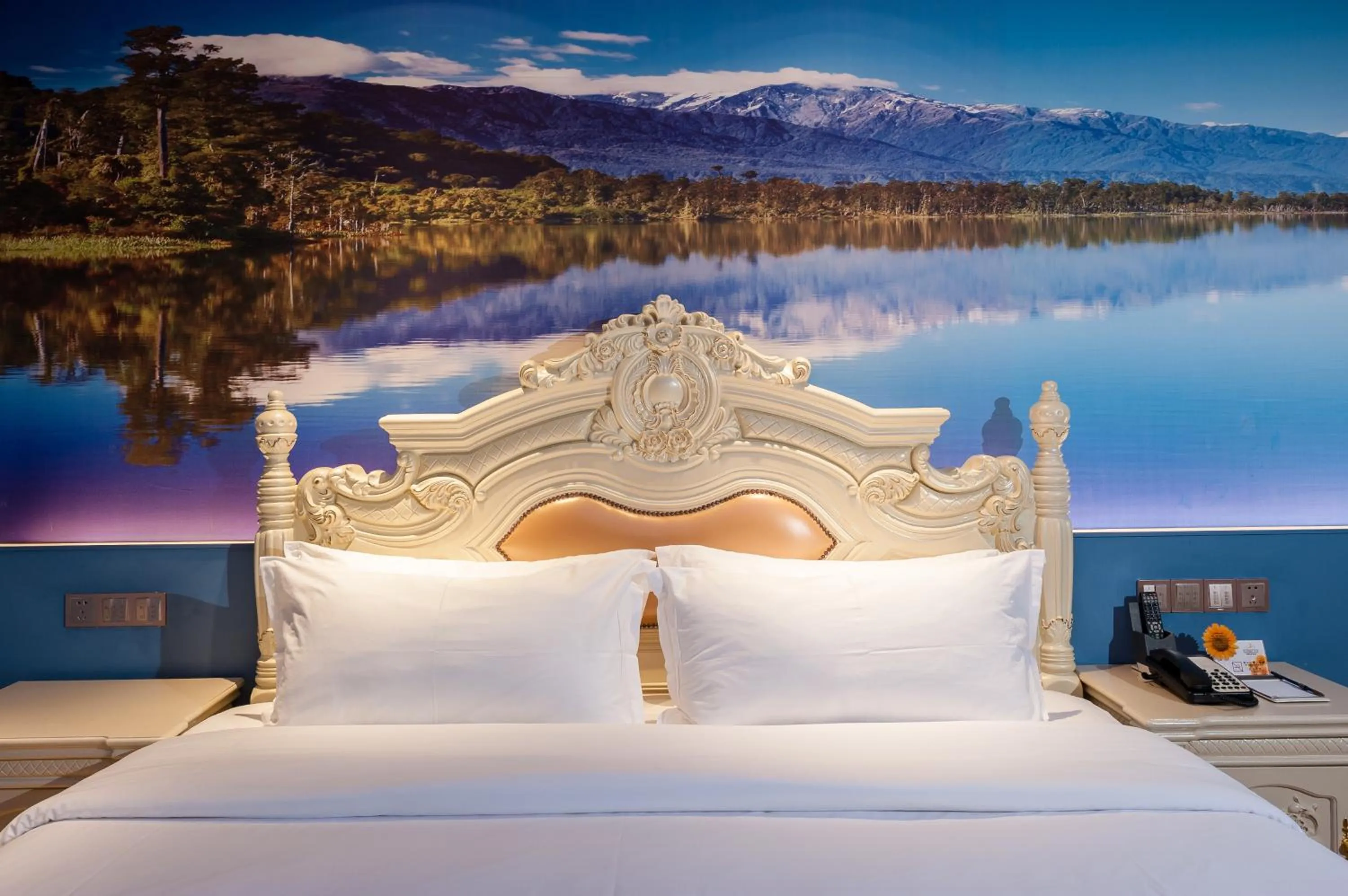 bunk bed, Bed in Nan Yang Royal Hotel